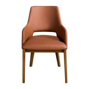 Silla con reposabrazos asiento y respaldo tapizados en polipiel marrón patas de madera chapada en nogal natural 54x61x83cm