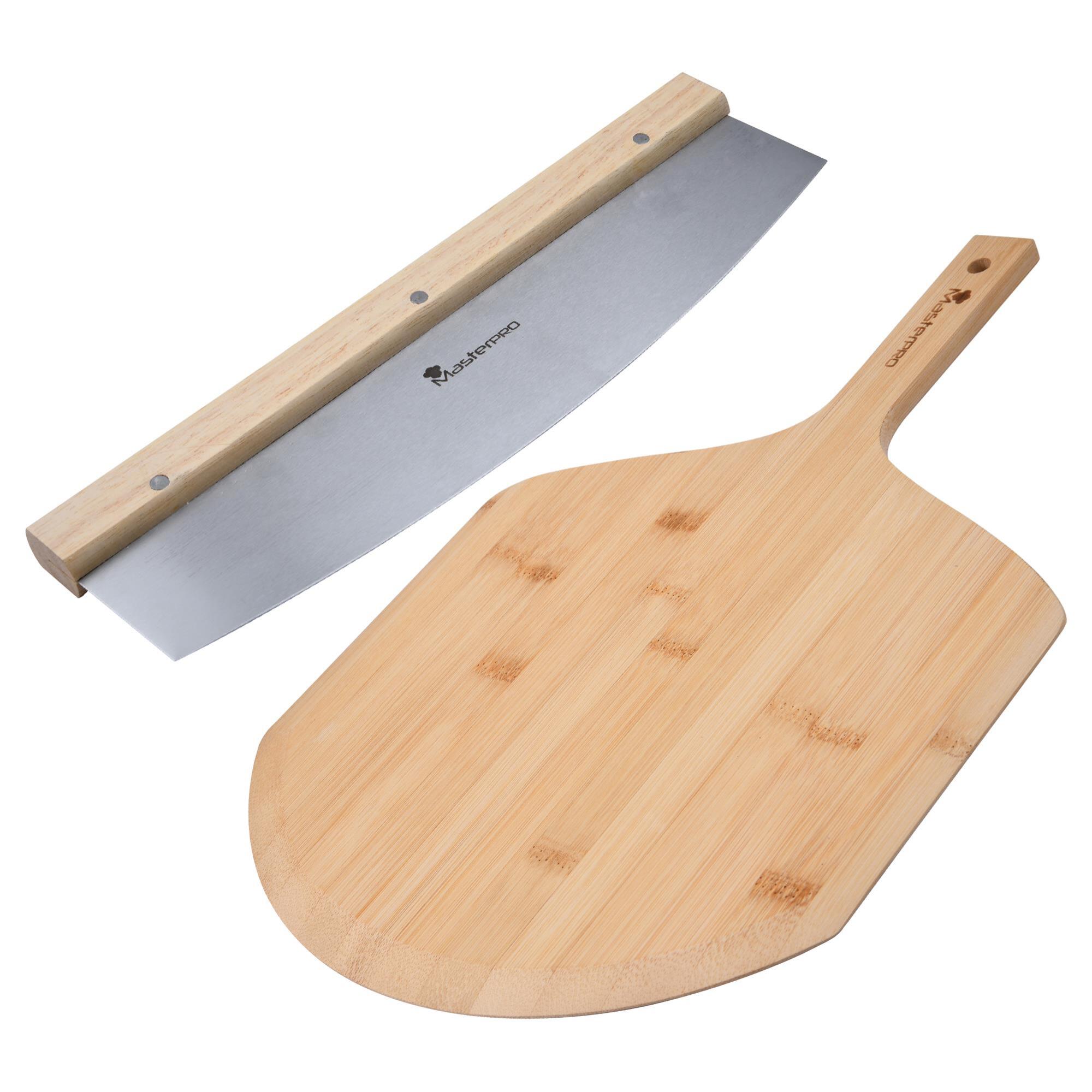 Set compuesto por cortador de pizza + tabla de corte en madera masterpro