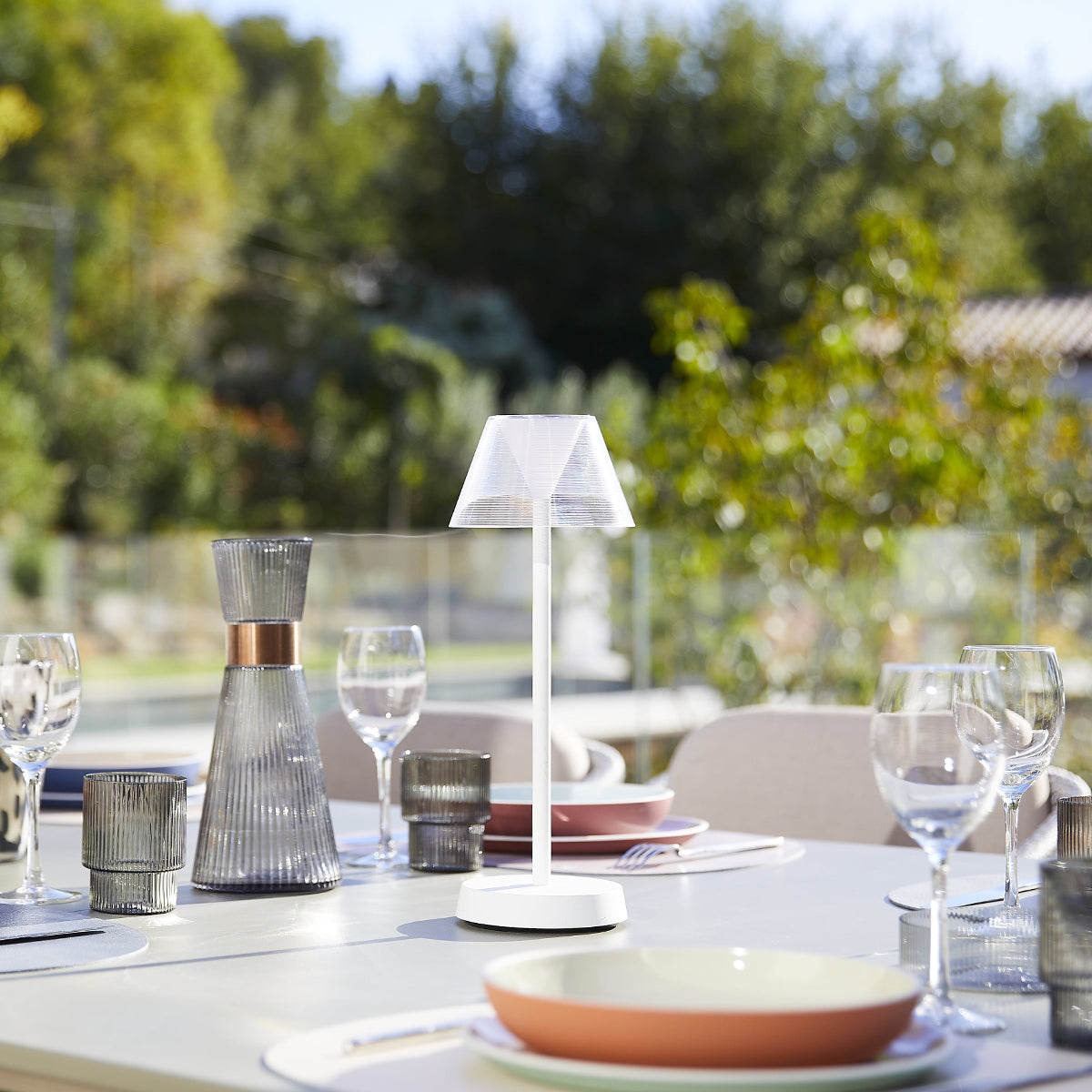 Lampe de table sans fil LED BEVERLY WHITE H34CM