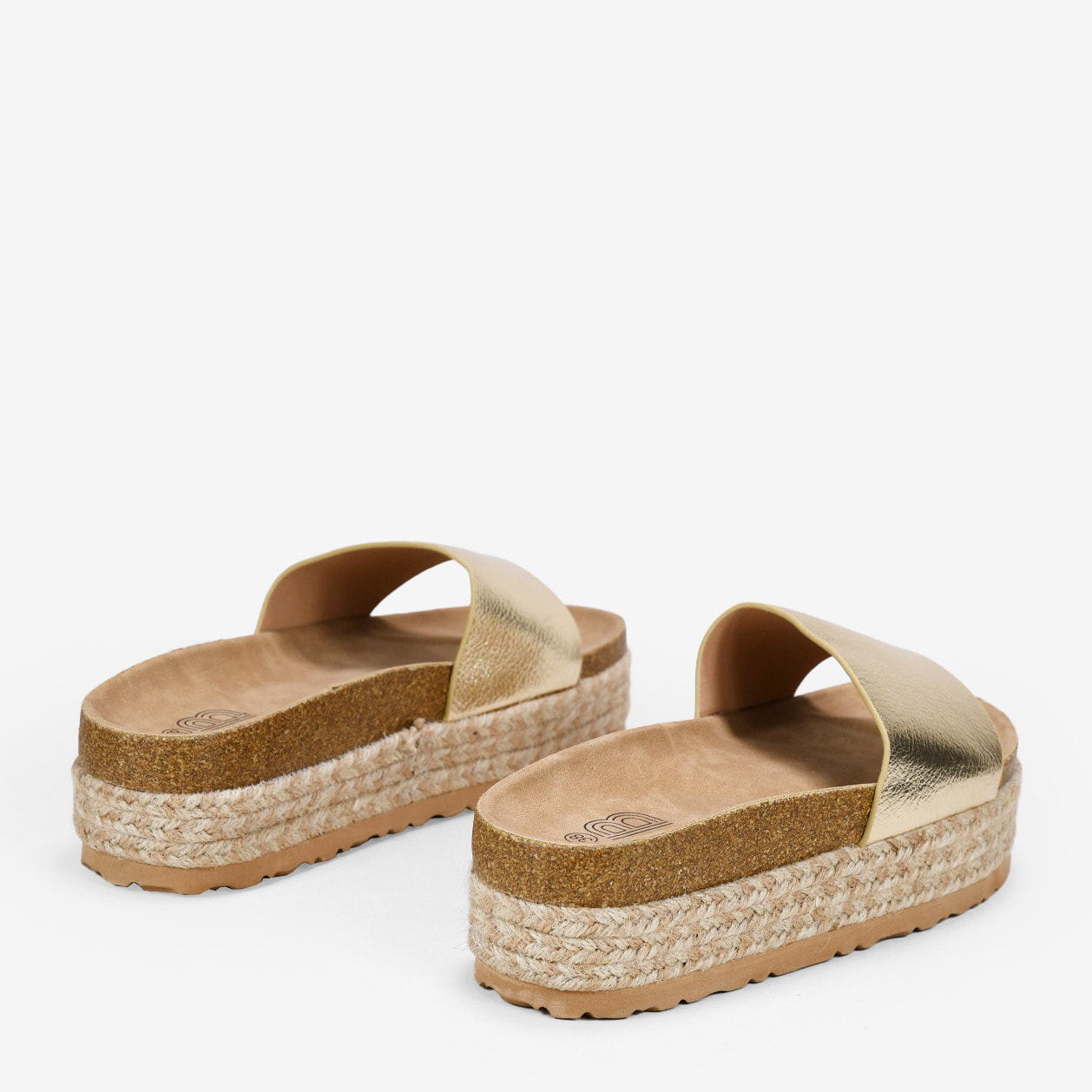 Sandalias doradas con plataforma de esparto