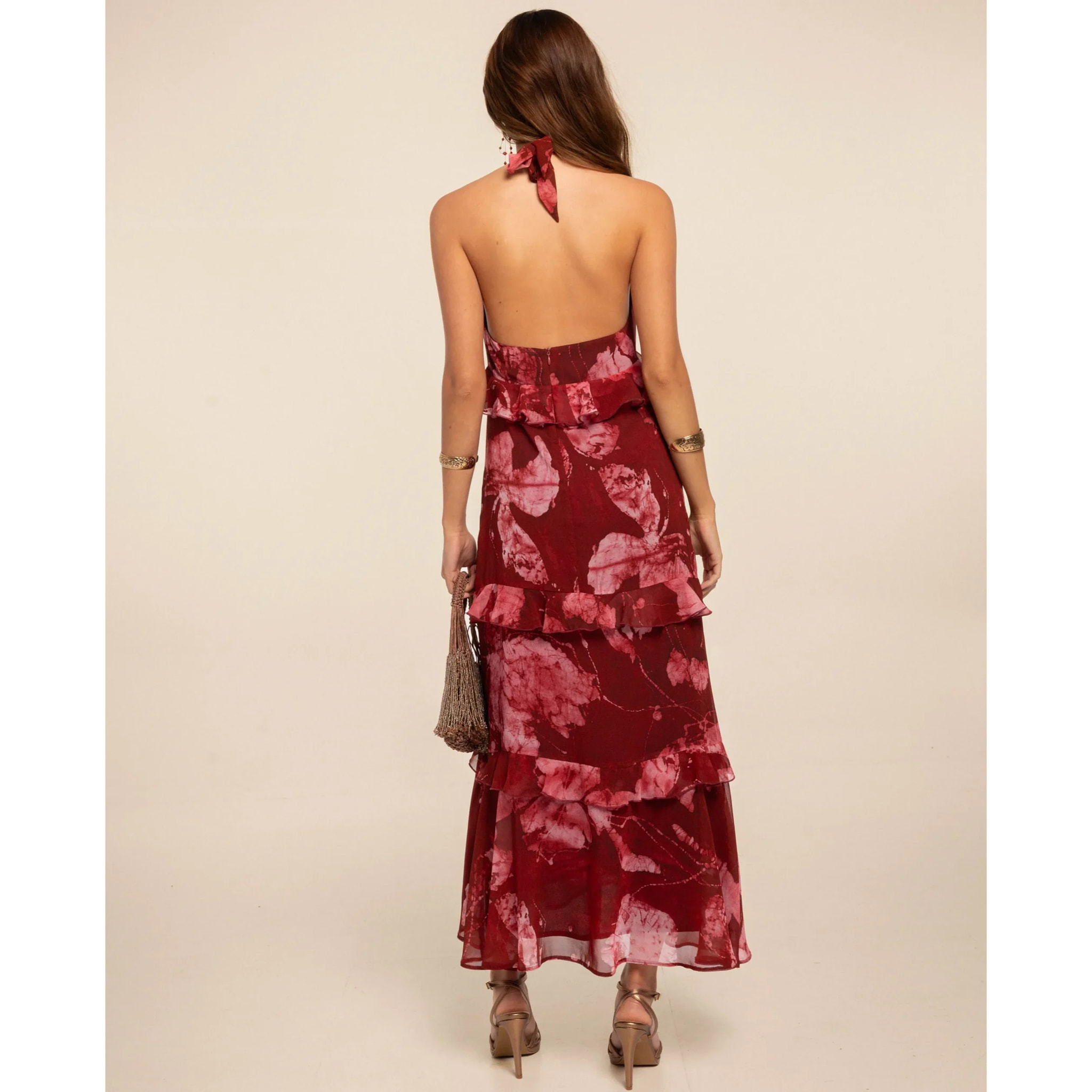 Vestido midi sin mangas con cuello chimenea y volantes