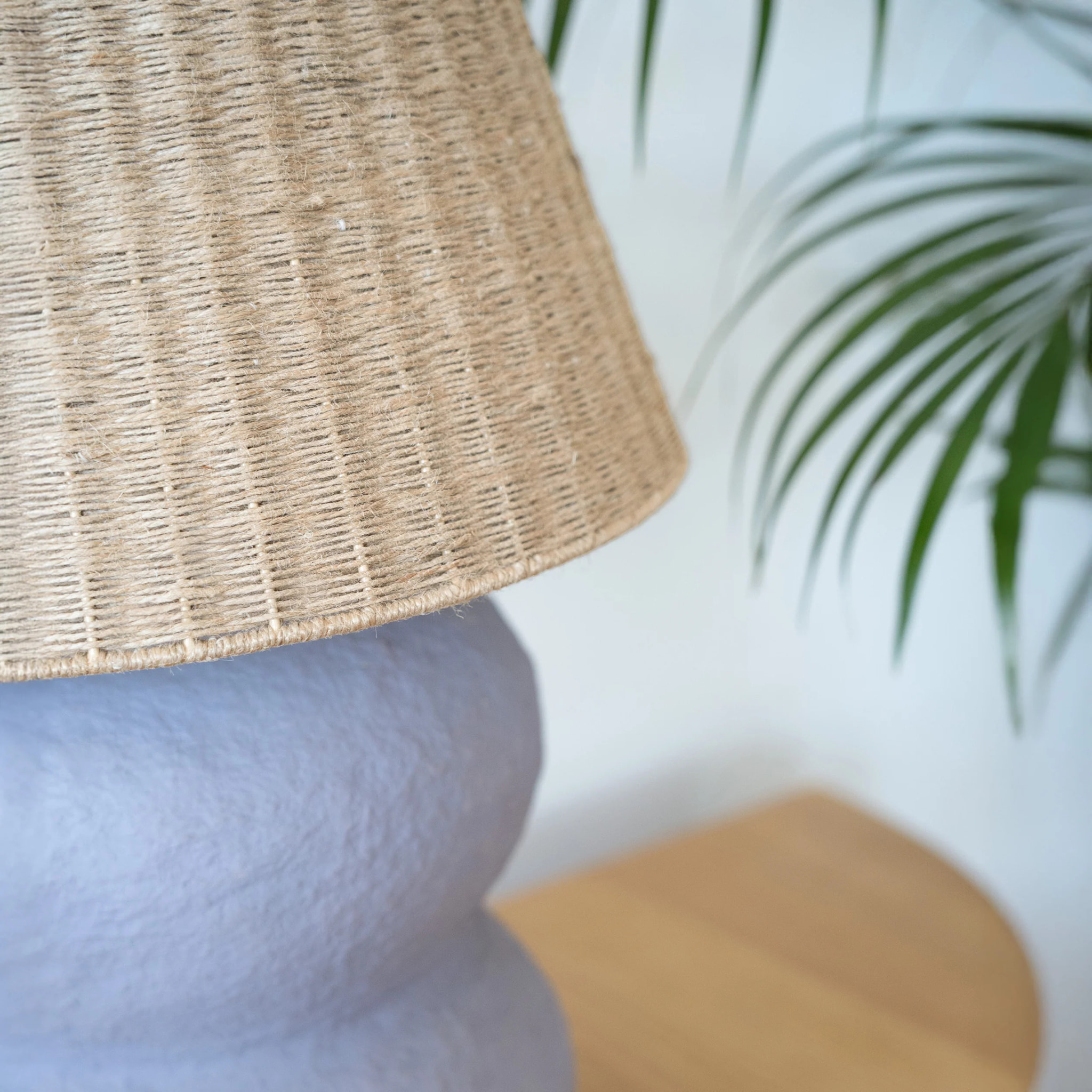 Lampe en jute et papier mauve - Ida