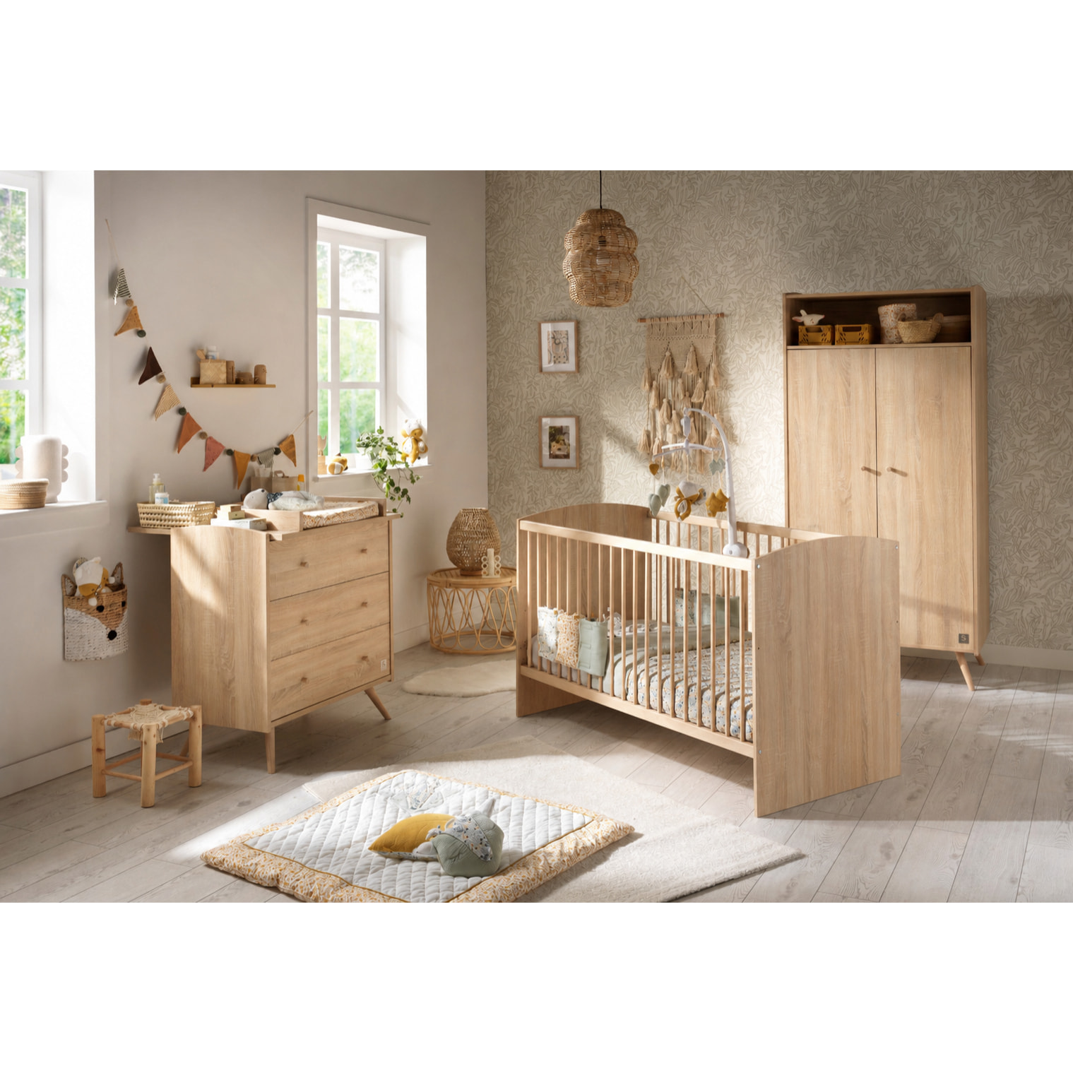 Chambre bébé trio: Lit bébé 70x140 évolutif, commode à langer 3 tiroirs et armoire 2 portes décor bois chêne