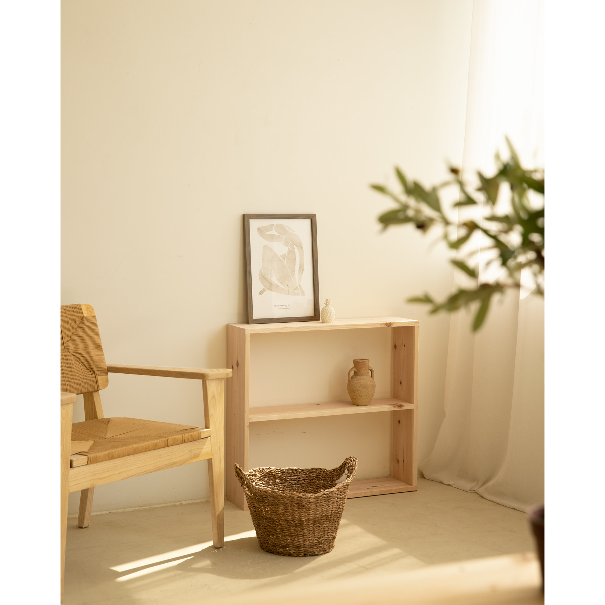 Estantería de madera maciza tono natural con 1 estante Alto: 74 Largo: 80 Ancho: 20