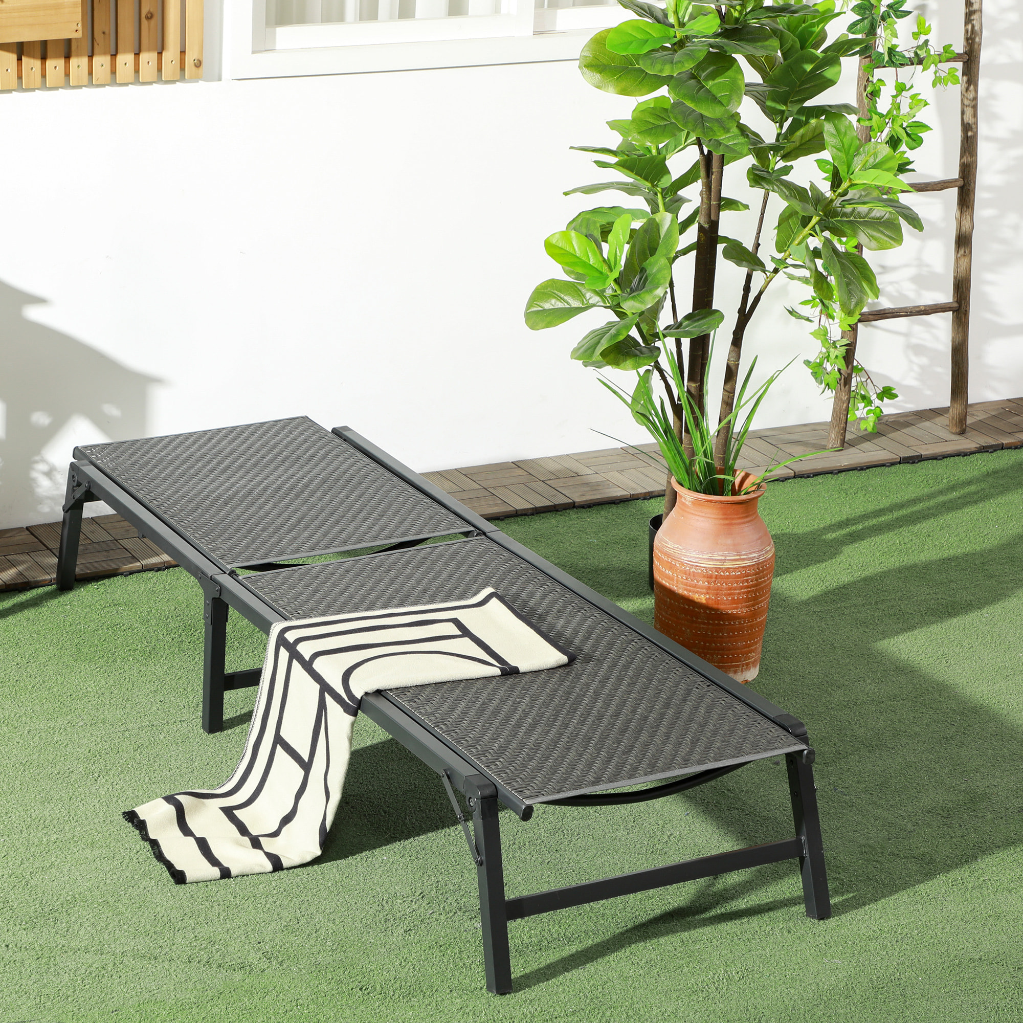 Outsunny Tumbona de Ratán Sintético Plegable Tumbona para Jardín con Respaldo Ajustable en 5 Niveles y Marco de Acero Carga 150 kg para Patio Terraza Gris