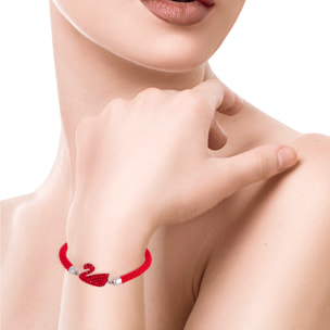 Pulsera roja de hilo de poliéster con diseño trenzado y cisne decorativo de circón, detalles en plata de ley 925 y cierre de mosquetón.