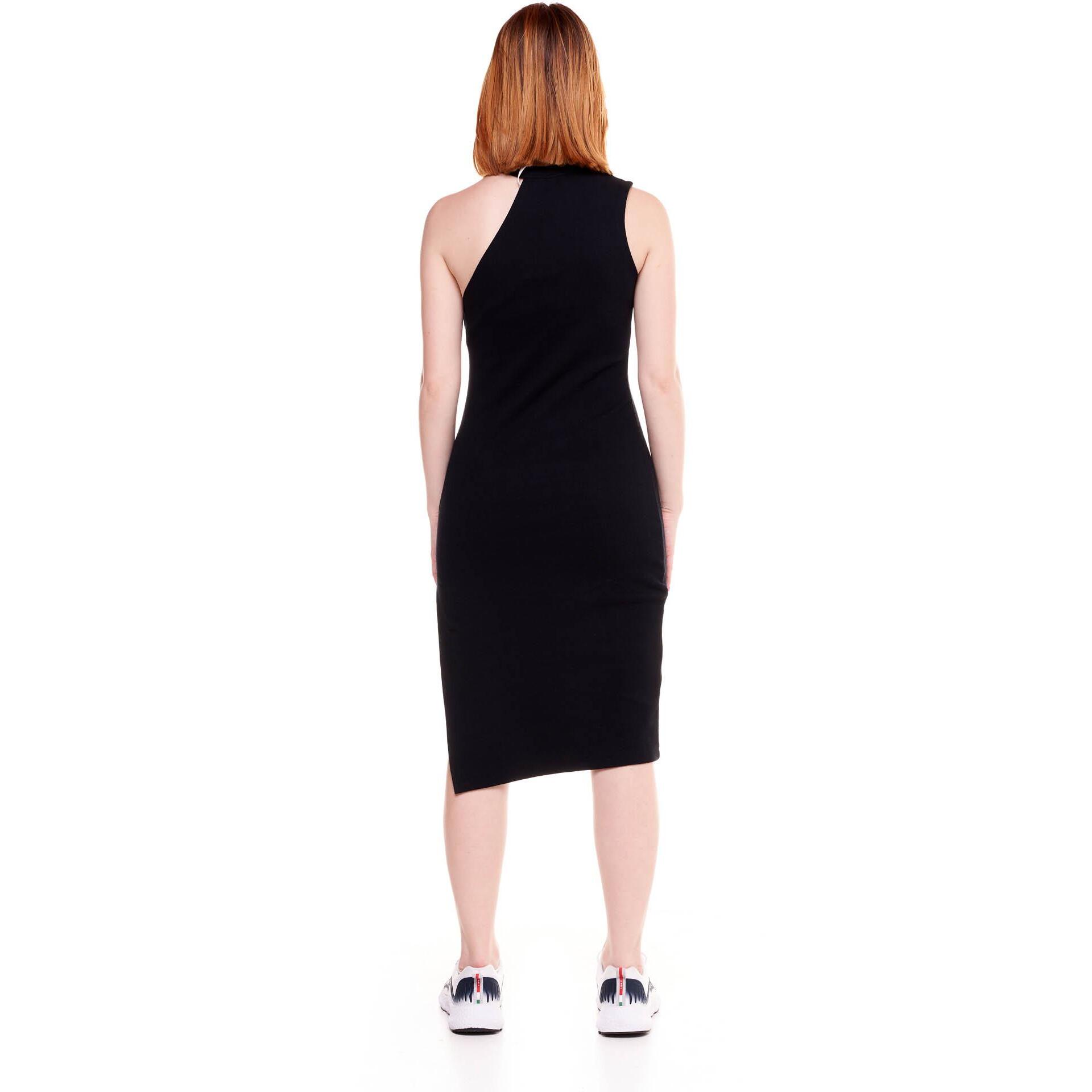 Vestido de mujer de un solo hombro en blanco y negro.