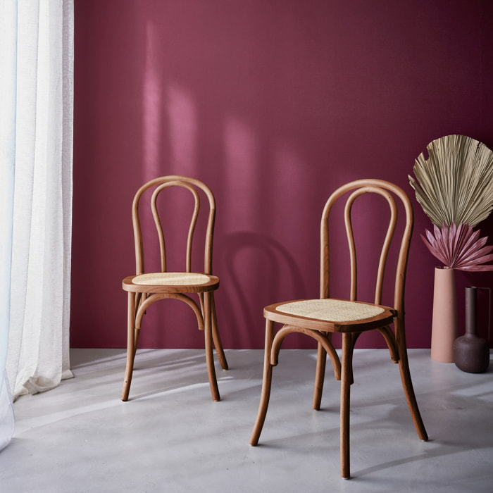 Lot de deux chaises vintage en bois avec assise en rotin et dossier arrondi coloris noyer
