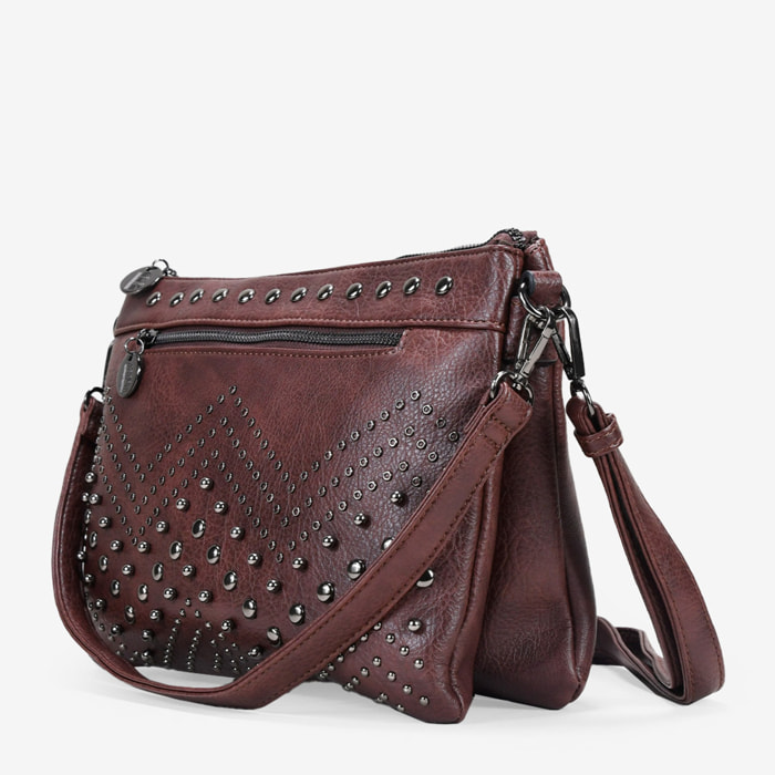 Bolso bandolera marrón con tachas y tres compartimentos