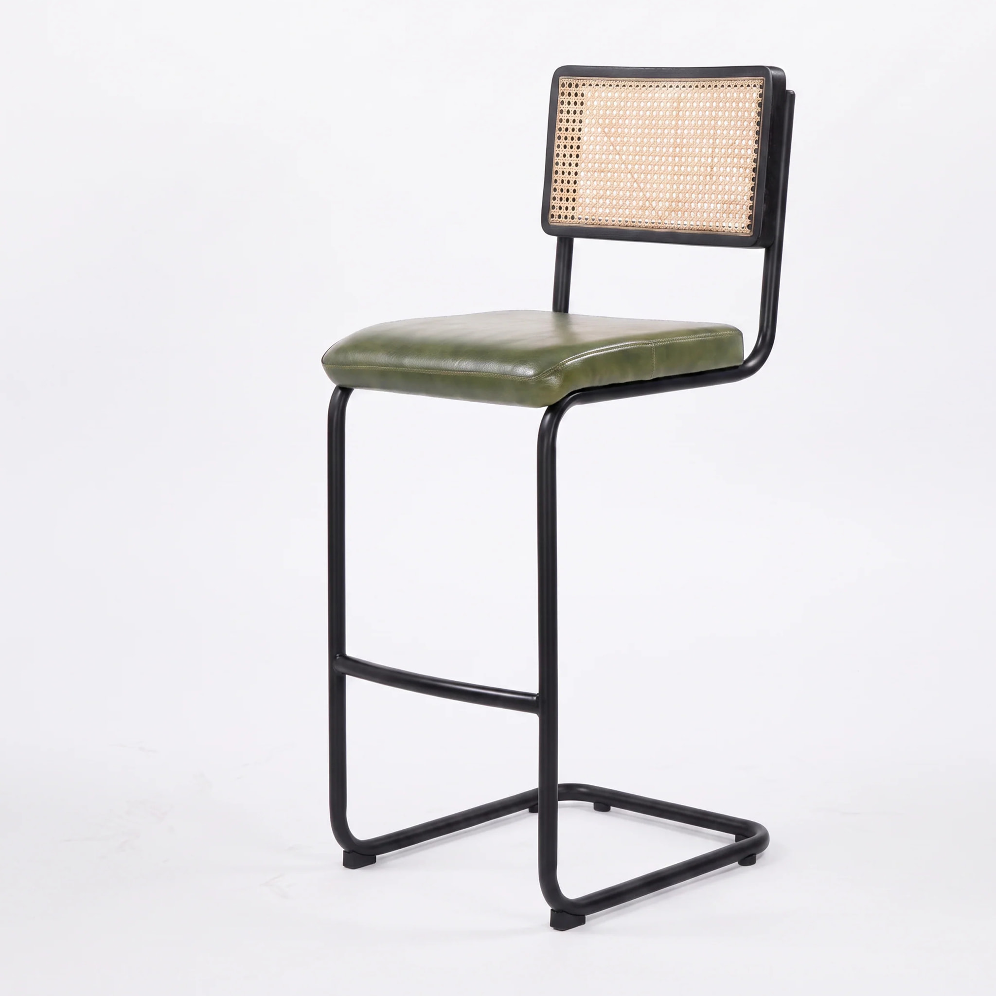 Lot de 2 chaises de bar 76 cm en cannage et cuir vert - Léandre