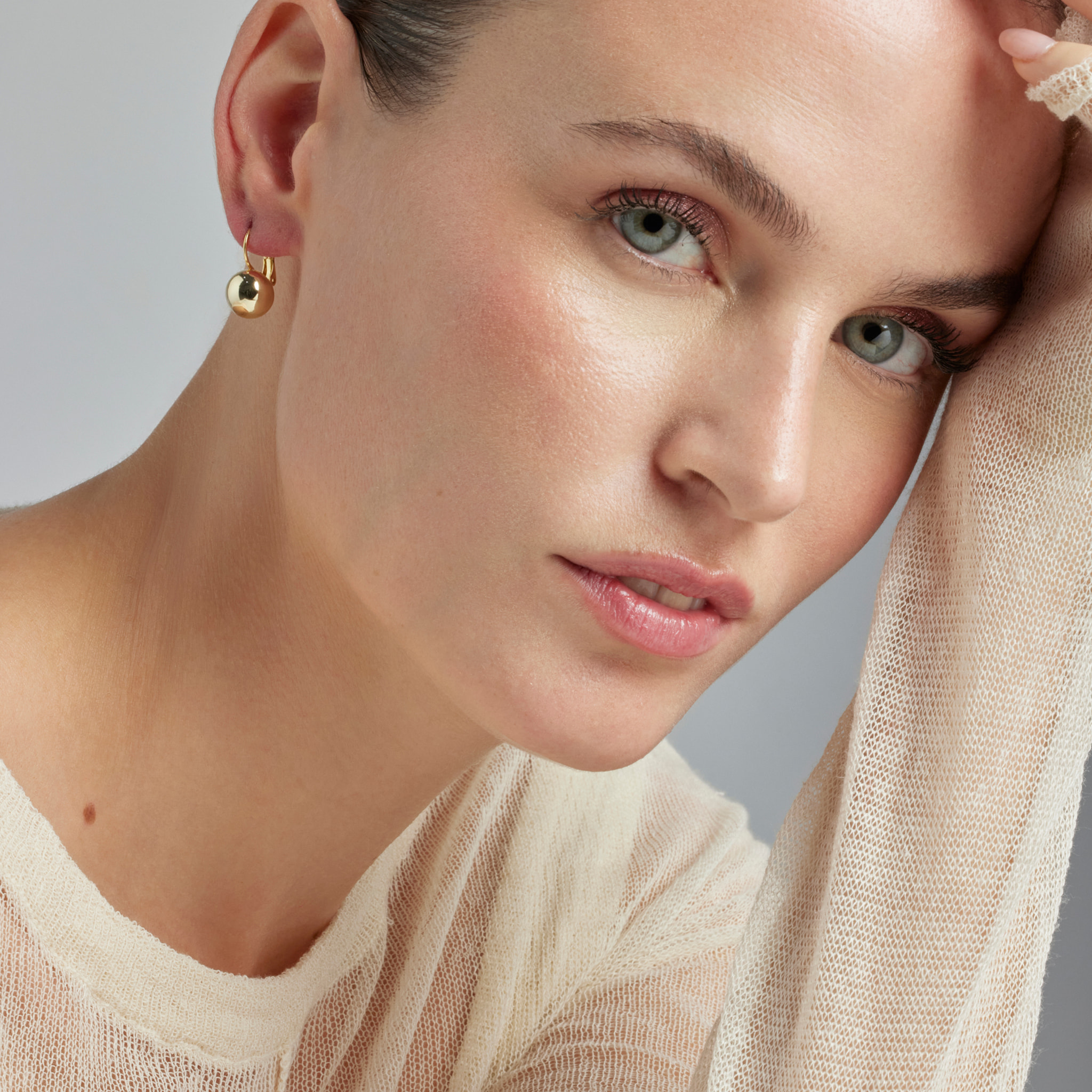 Pendientes acabados en oro amarillo de 18K