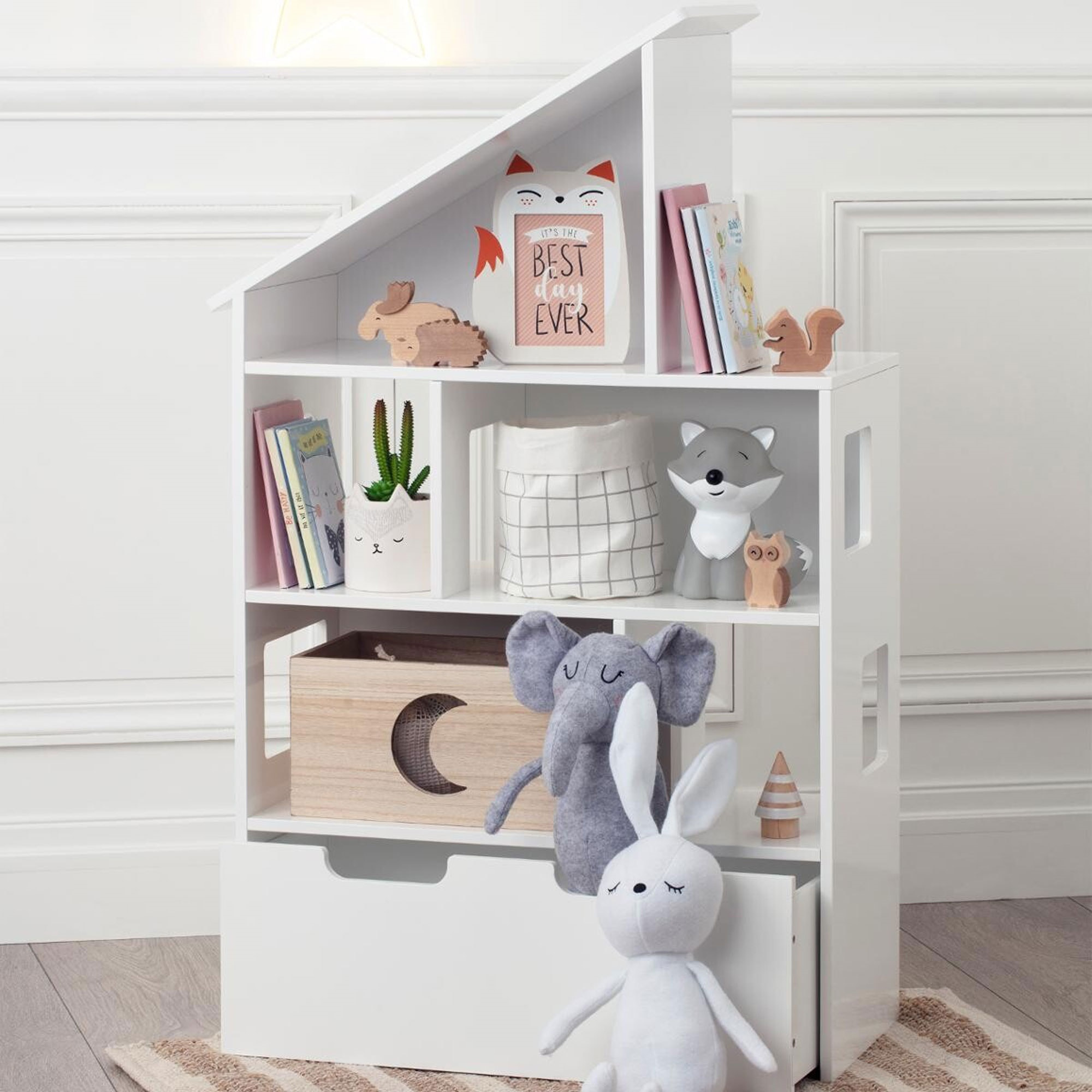 Librería maison con ruedas de color blanco atmosphera.