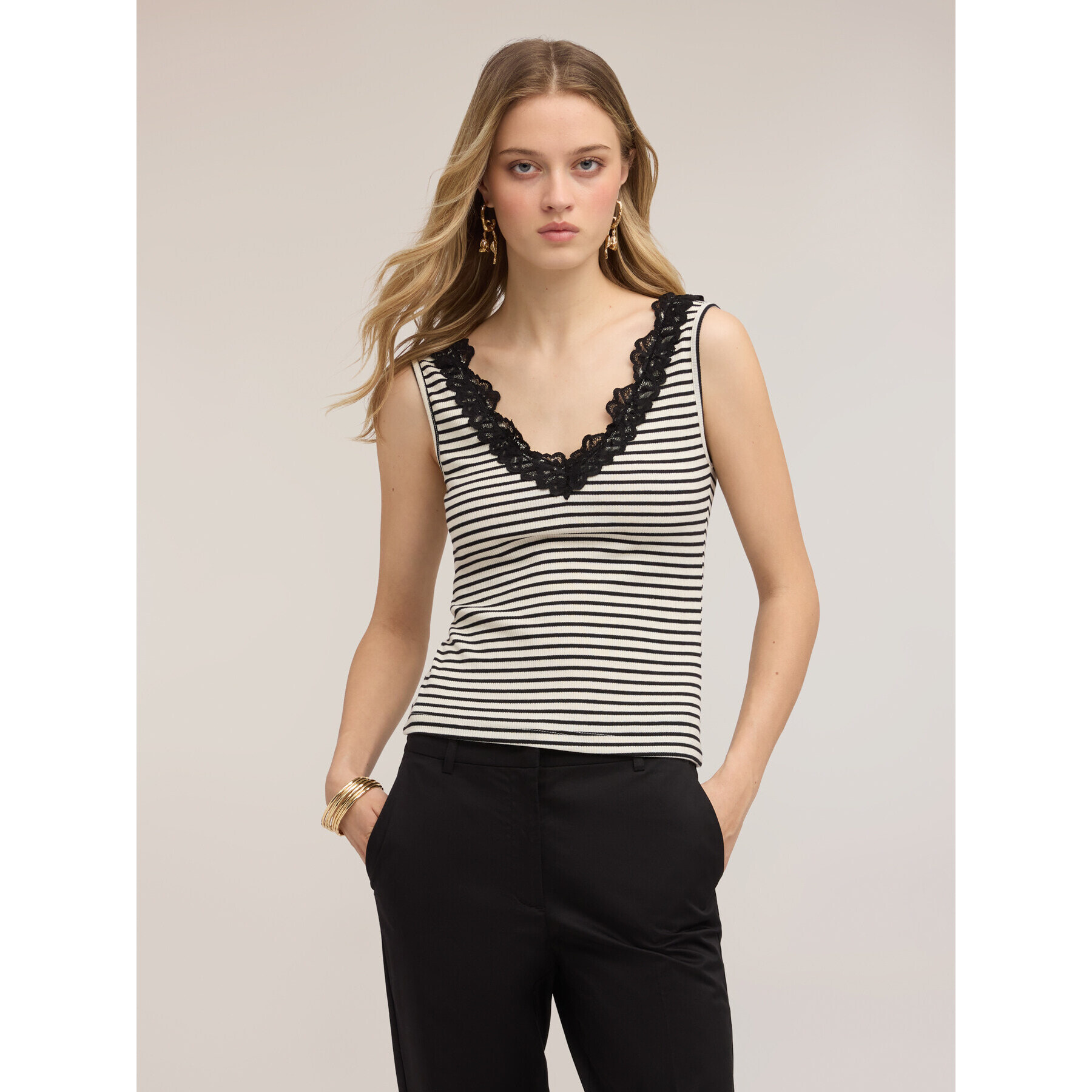 Motivi - Top a righe con bordo in pizzo - Nero