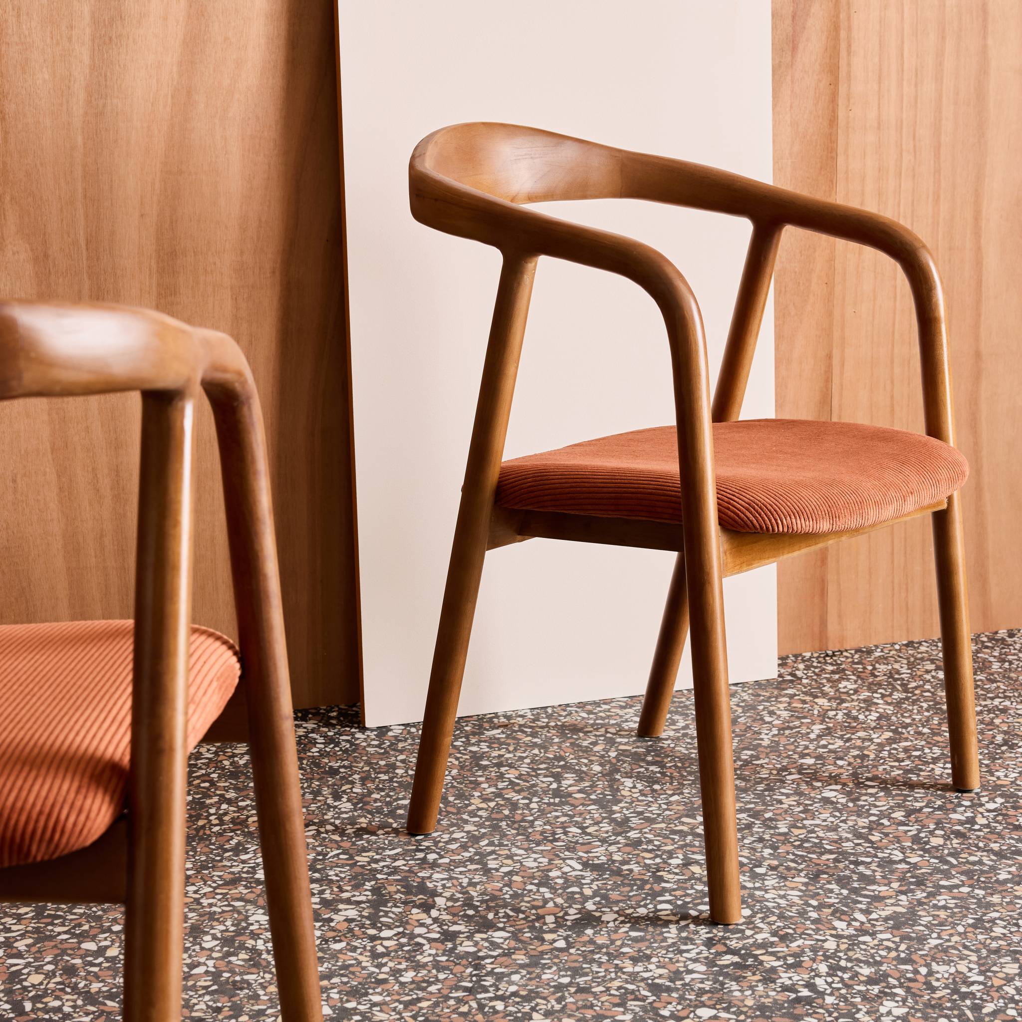 Fauteuil vintage bois d'hévéa teinté noyer et velours côtelé (lot de 2) SARA