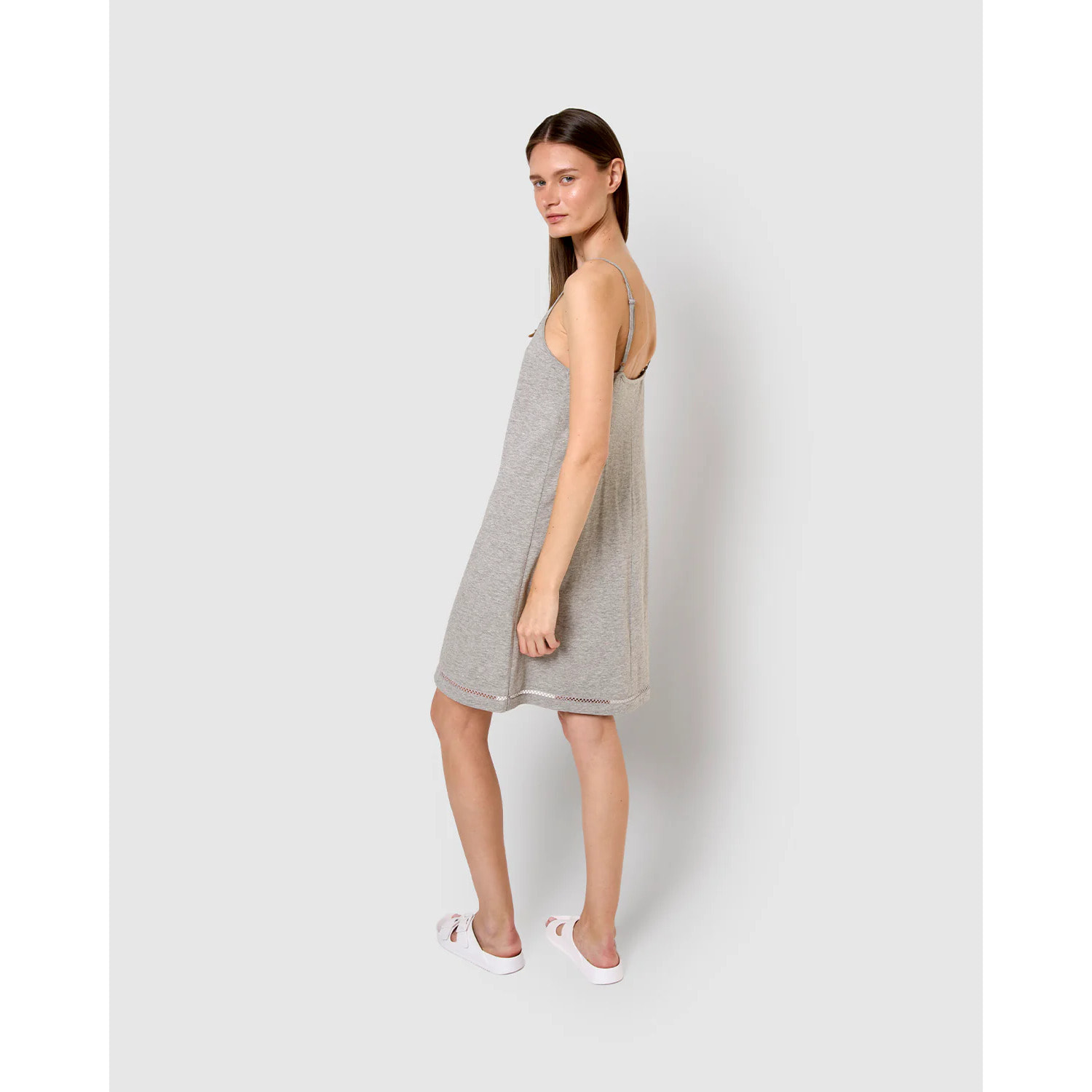 Camisón corto tirantes vainica gris