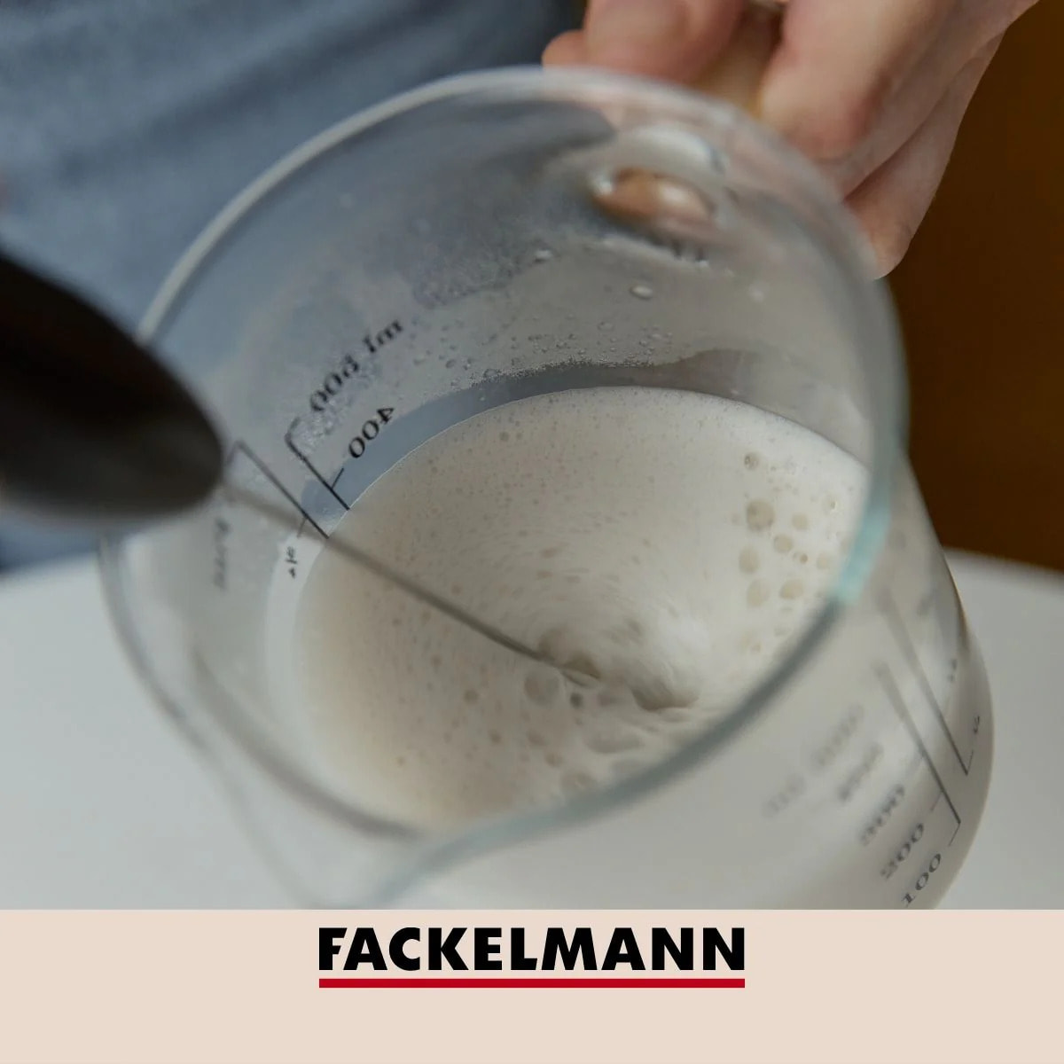 Verre doseur 1 litre en plastique Fackelmann