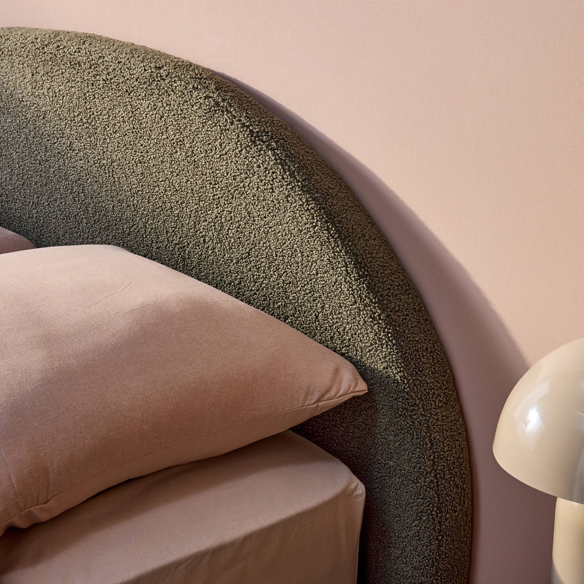 Lit coffre avec sommier à lattes et tête de lit. finition bouclette. kaki. L216.5 x P174 x H102cm