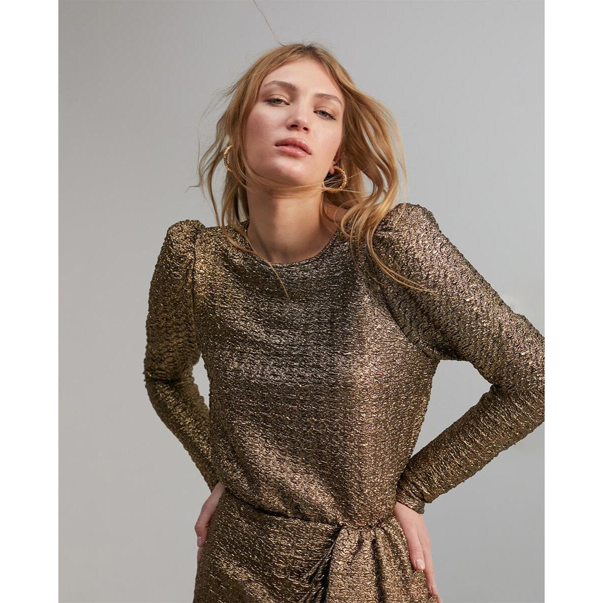 Abito corto con maniche lunghe a sbuffo