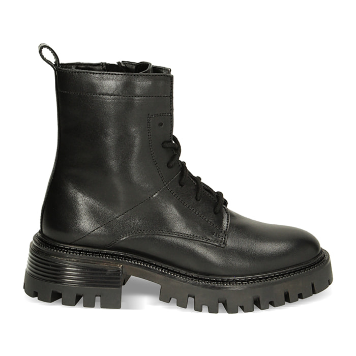 Anfibi neri in pelle, tacco 4,6 cm