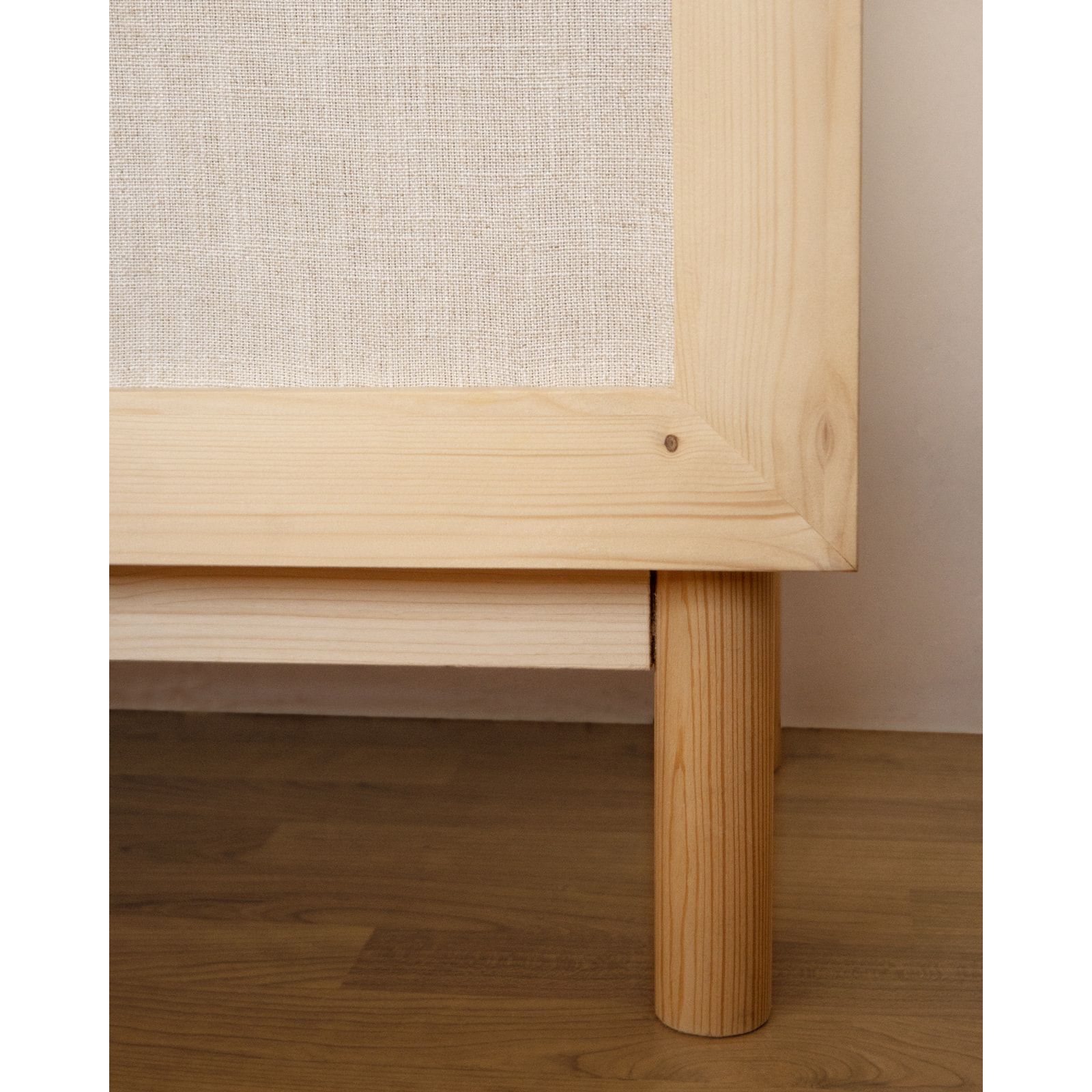 Armoire en bois massif et toile de lin ton naturel 180x80cm Hauteur: 180 Longueur: 80 Largeur: 40