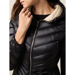 Oltre - Piumino midi con cappuccio e cintura - Nero