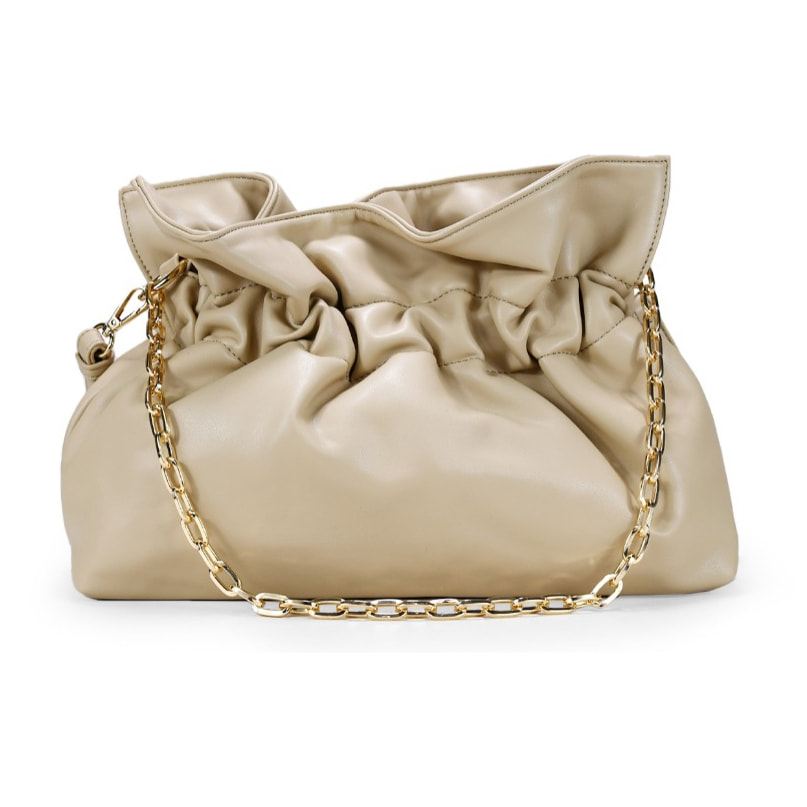 Bolso de hombro beige con cadena