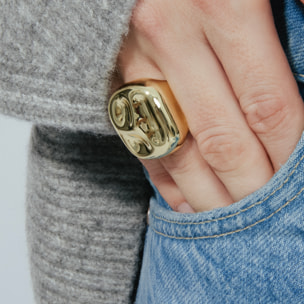 Anillo acabado en oro amarillo de 18K