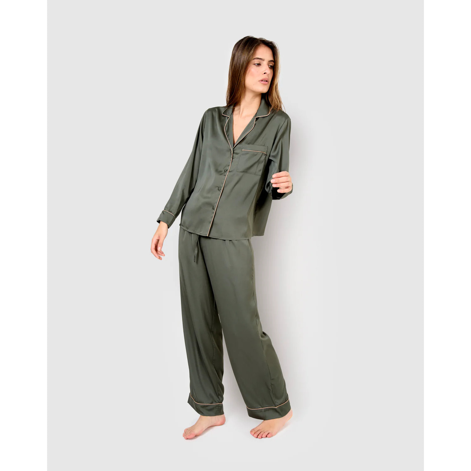 Pijama largo satén friday verde cacería