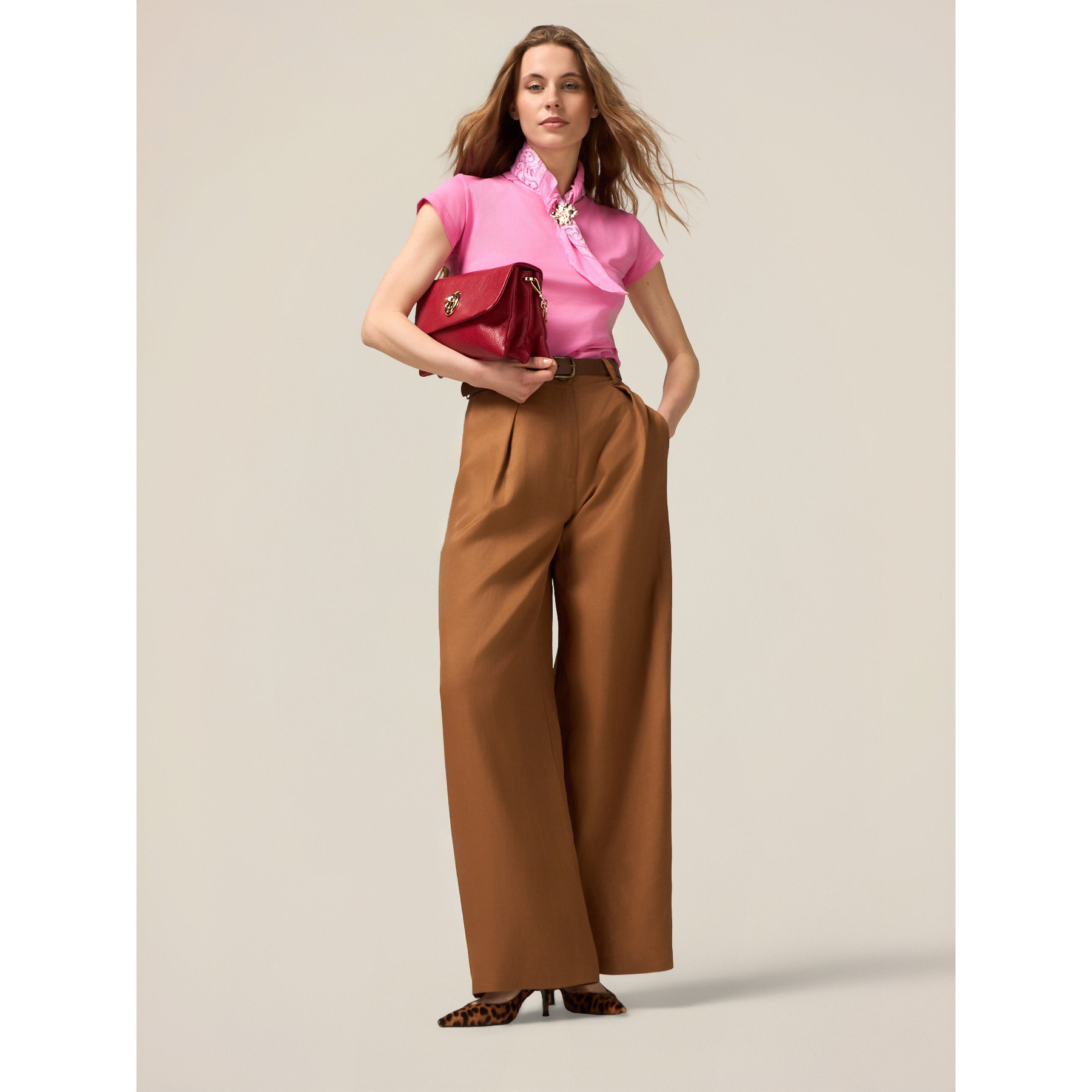 Oltre - Camiseta con pañuelo y pin - Rosa