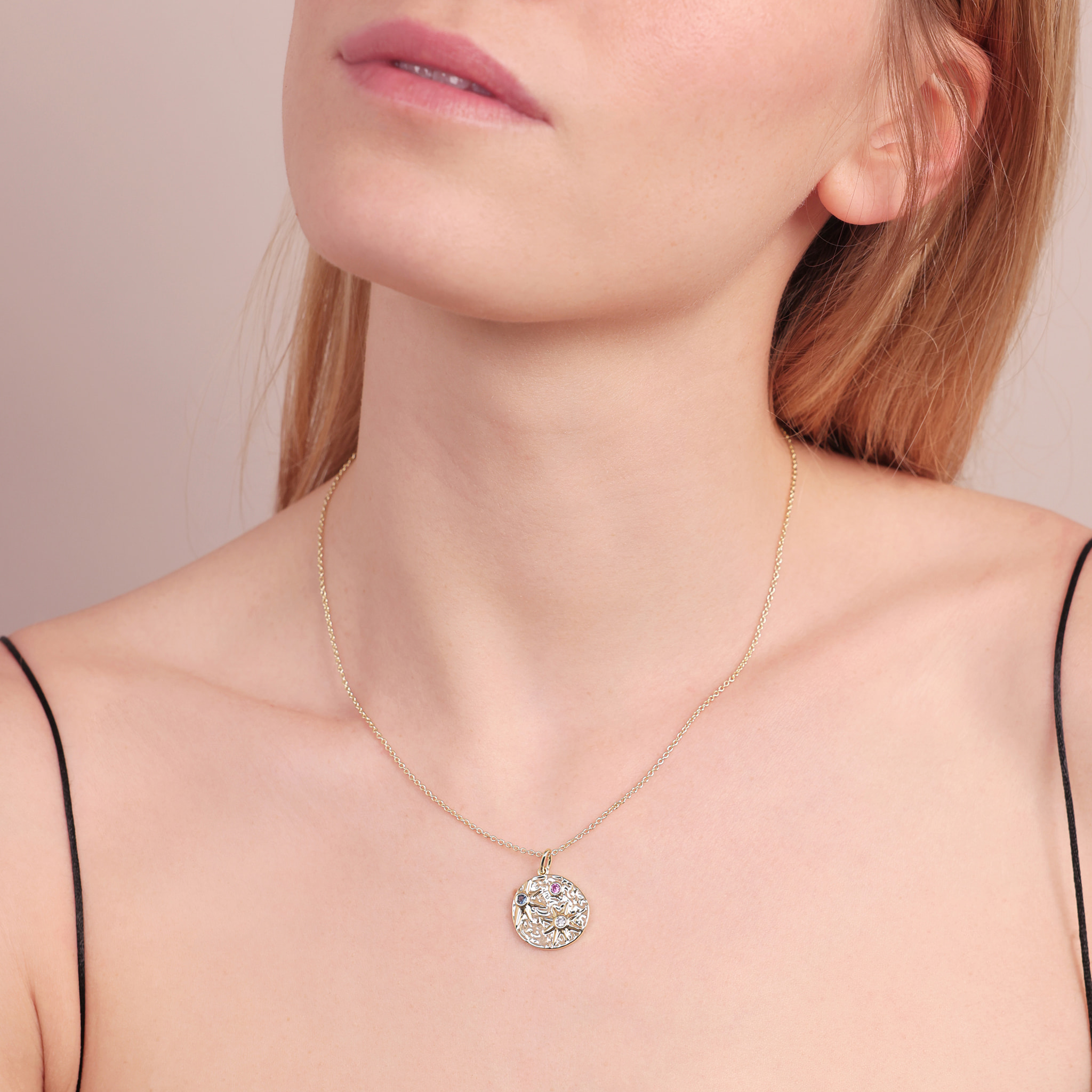 Collana Catena Rolo e Ciondolo Tondo con Stelle in Rilievo e Cubic Zirconia Colorate