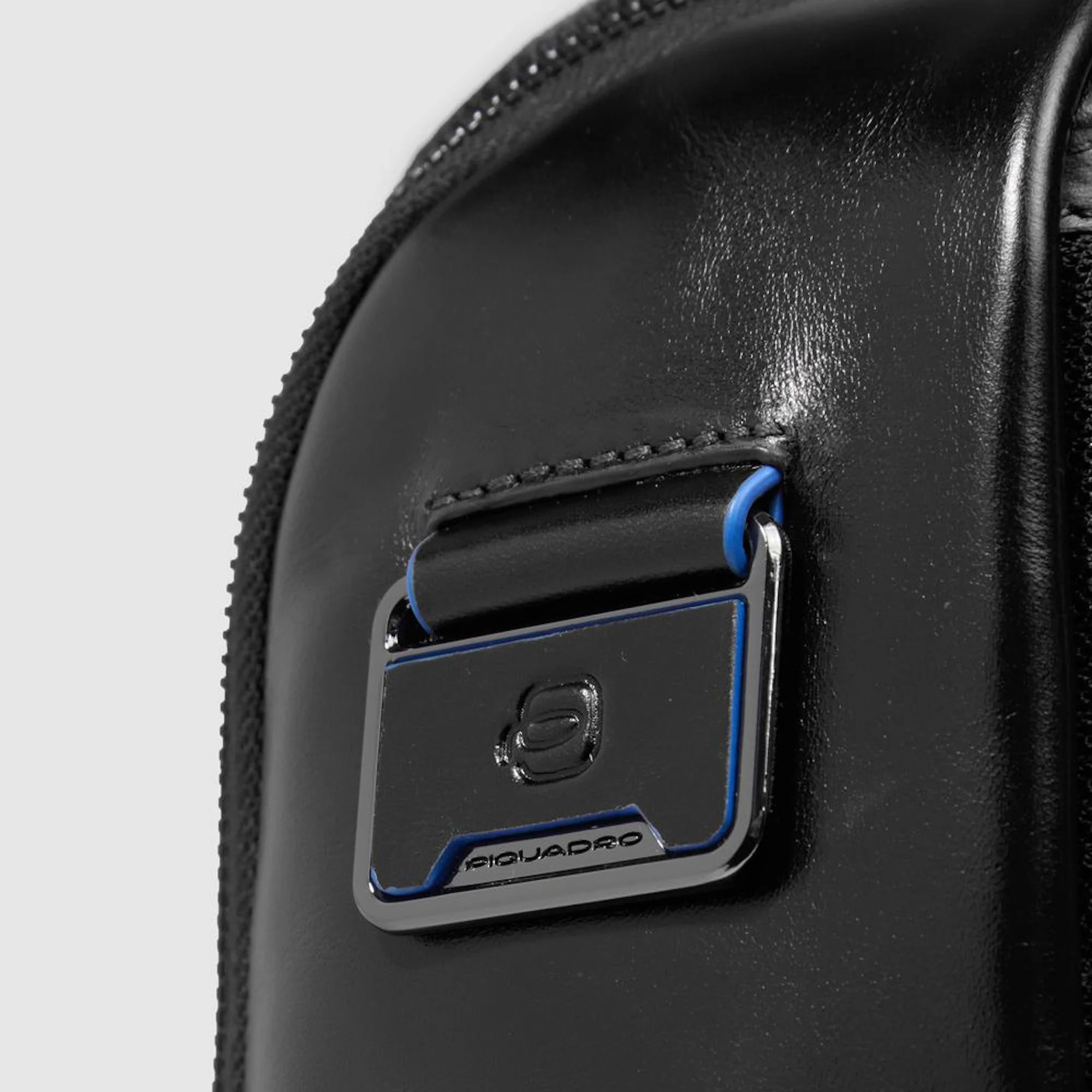 Piquadro Zaino da viaggio fast-check porta pc e iPad® con protezioni antiurto e RFID, personalizzabile