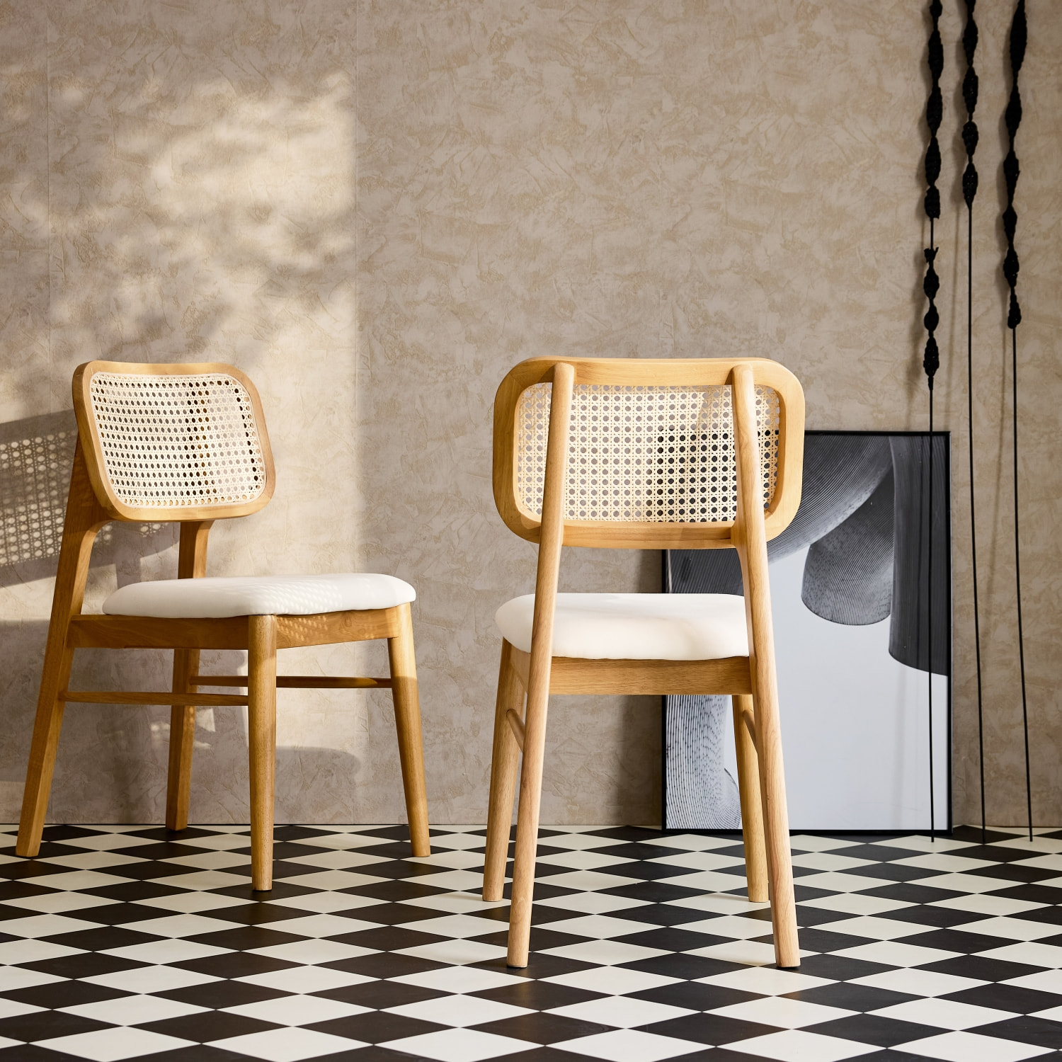 Lot de 2 chaises bois d'hévéa. cannage et tissu beige. bohème. L 43 x P 55 x H 81cm