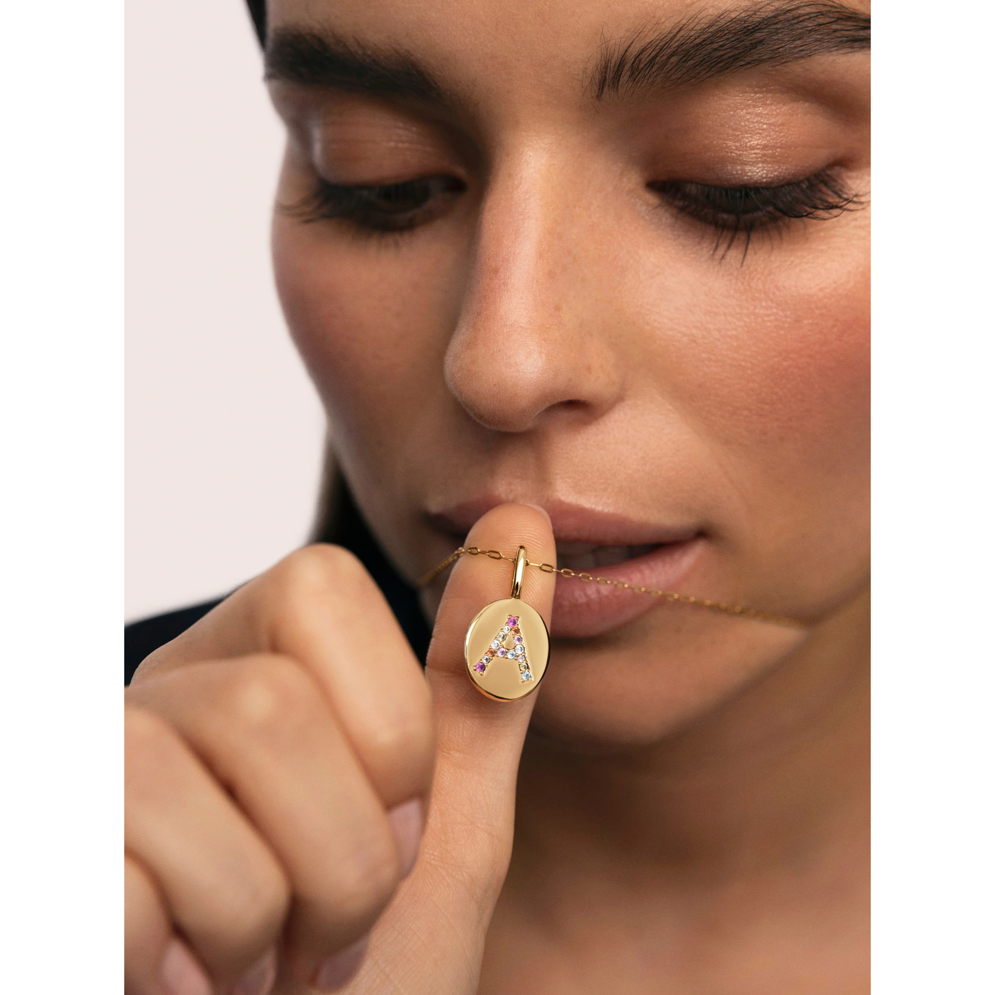 Charm Personalizado Signet Letter Colors Placcato Oro