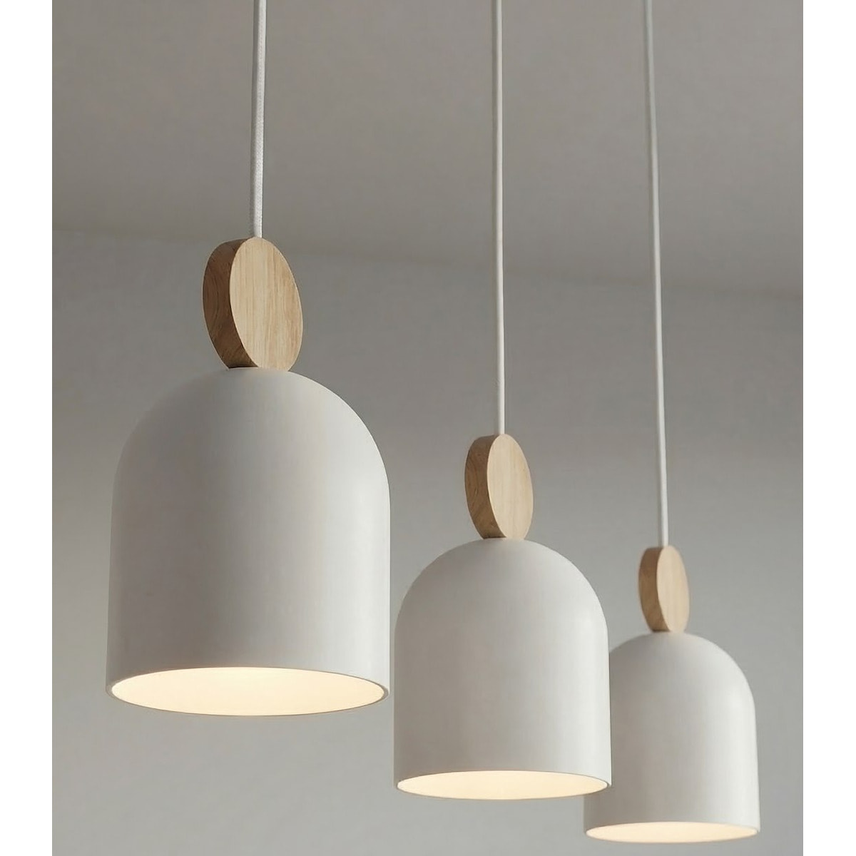 Lampada a sospensione MESI in acciaio bianco e legno naturale