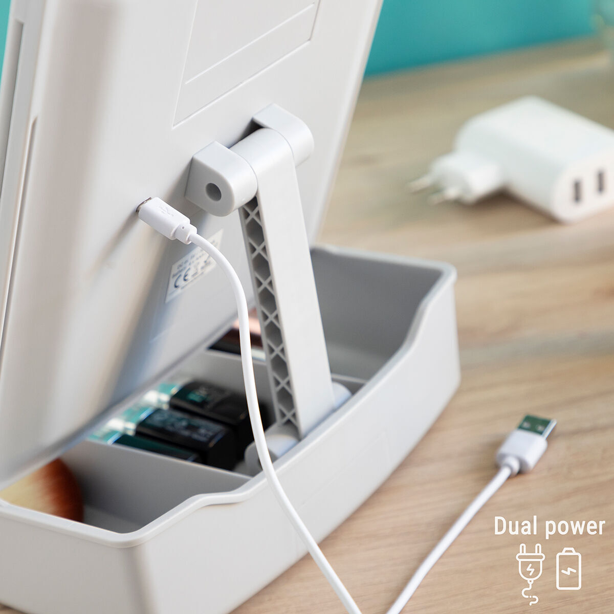 Specchio a LED Pieghevole con Contenitore per Trucchi 3 in 1 Panomir InnovaGoods