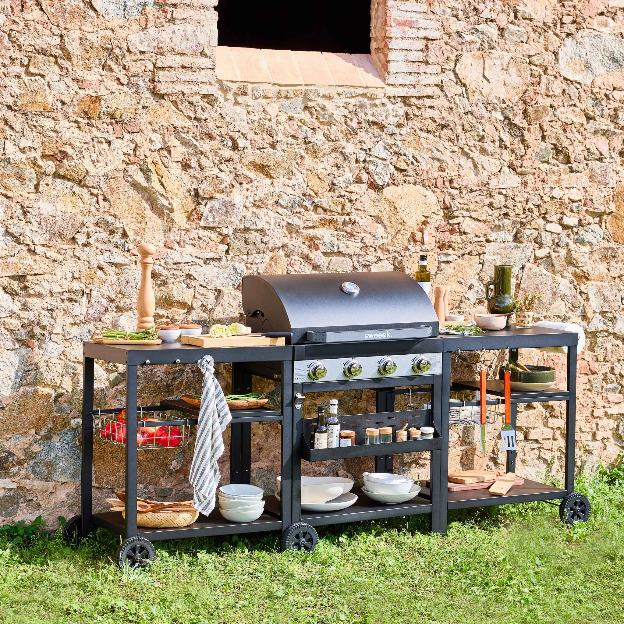 Barbecue 4 brûleurs. cuisine d'extérieure DANGLARS. Acier noir. L 223.5 x P 60.5 x H 142 cm
