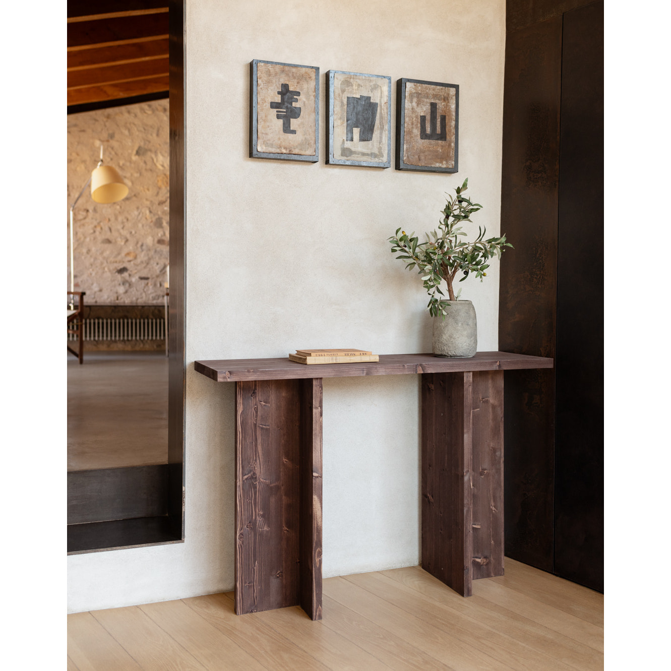 Consola de madera maciza en tono nogal de 120x80cm Alto: 35 Largo: 120 Ancho: 80