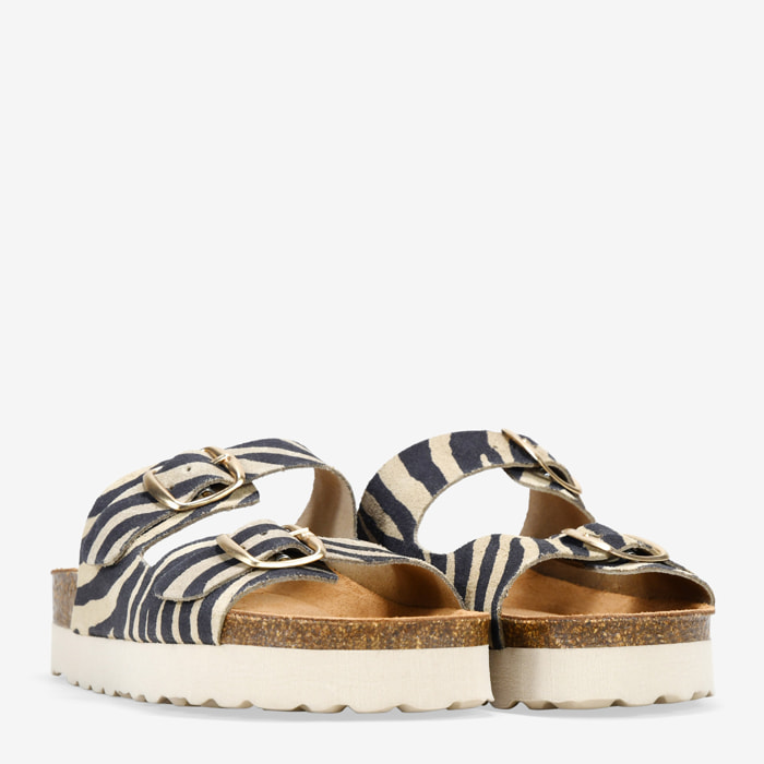 Sandalias de piel cebra con hebillas