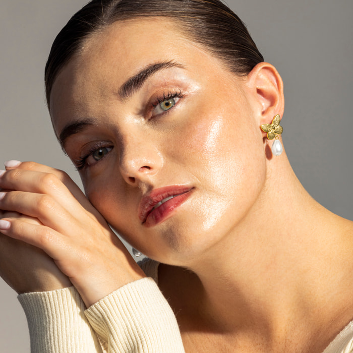 Pendientes de Perla Blanca acabados en oro amarillo de 18K- Suom
