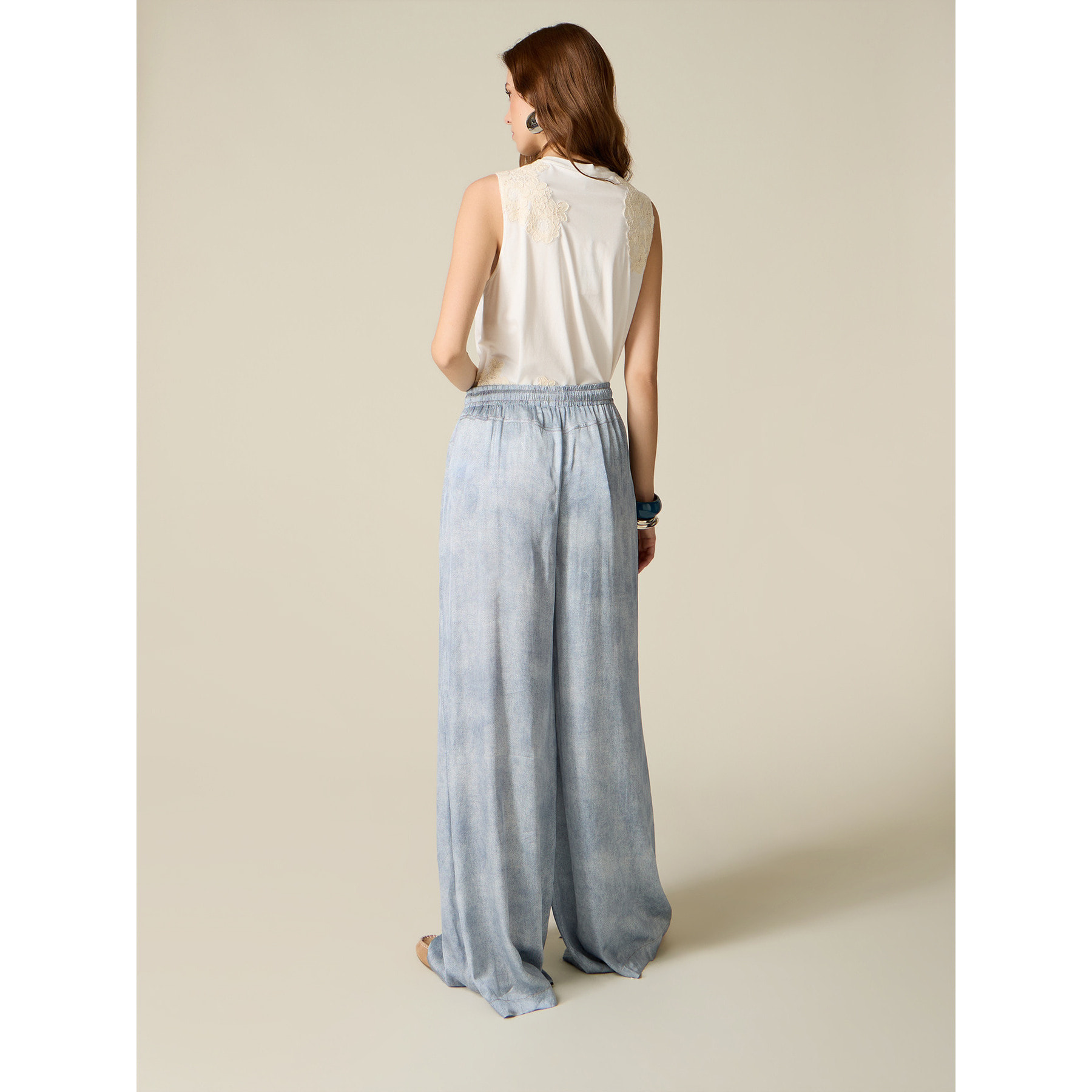 Oltre - Pantaloni palazzo in raso effetto denim - Azzurro