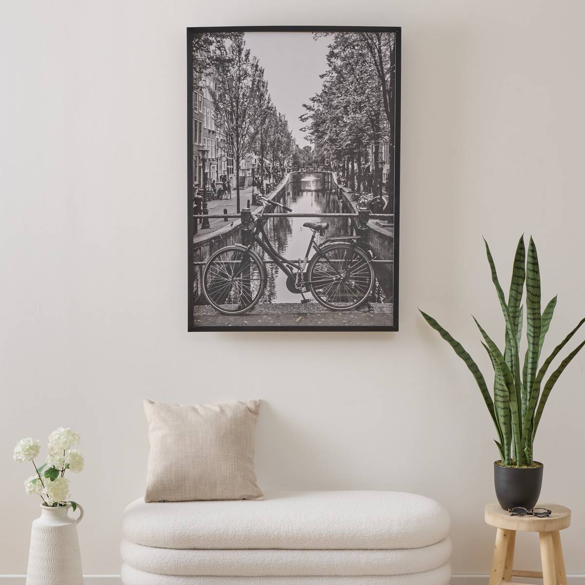 Affiche encadrée Ayu noir et blanc 70x100cm