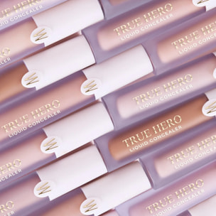 TRUE HERO Correttore vegan-friendly dalla coprenza elevata e dal finish radioso