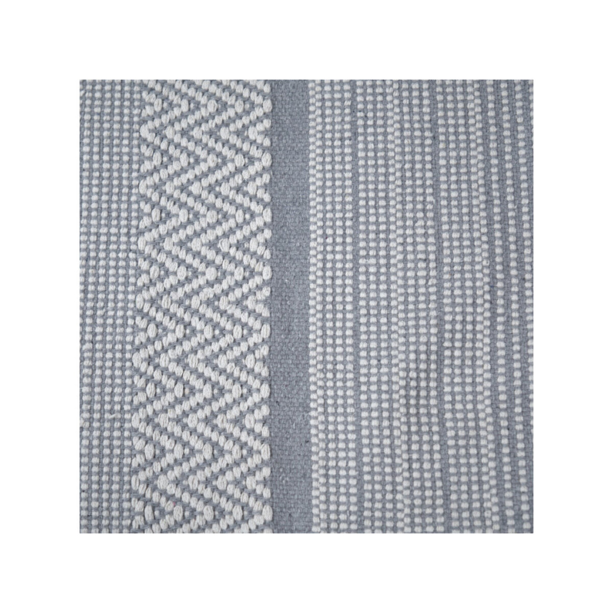 Tapis en coton brodé lignes et chevrons gris clair avec franges - MINA