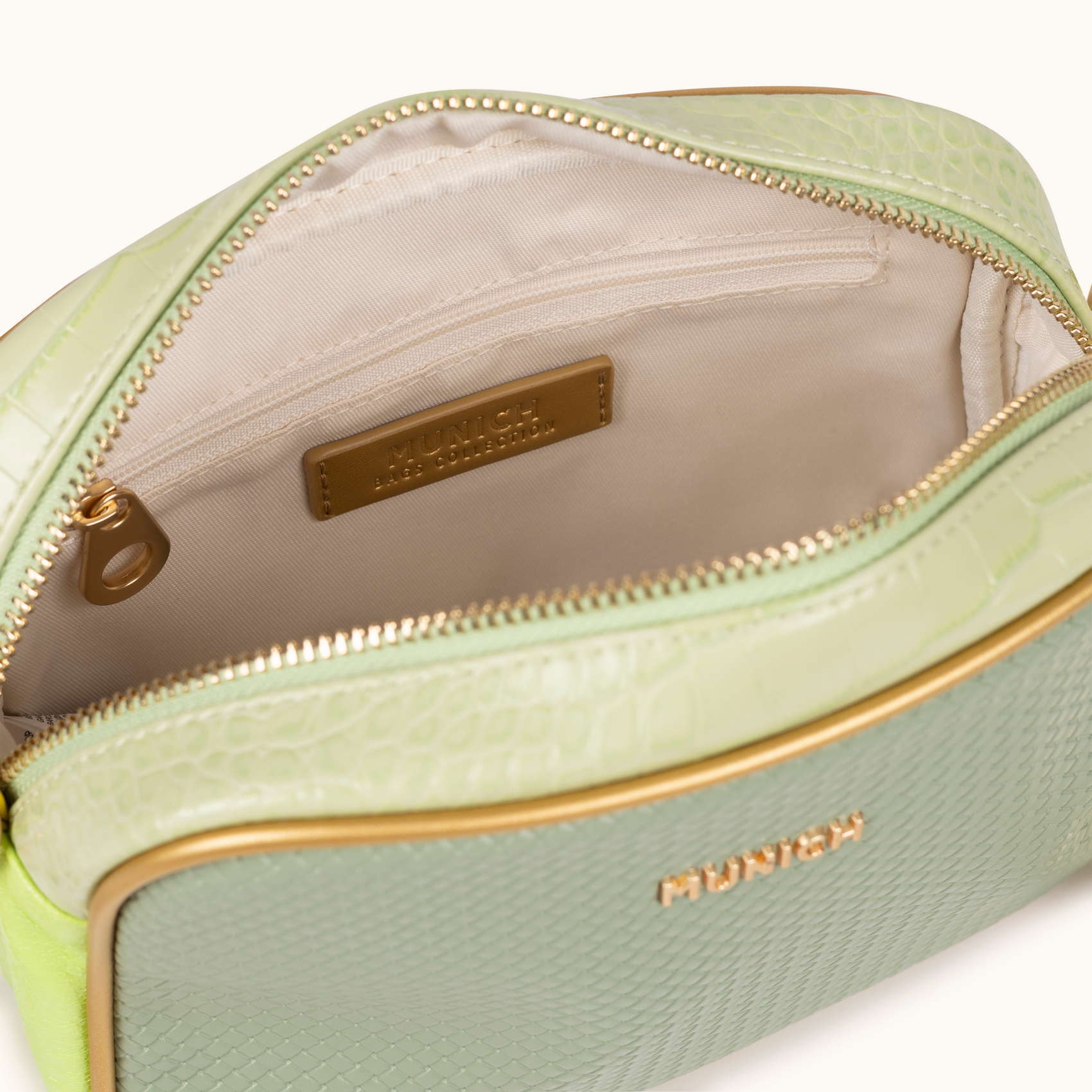 Bandolera Tipo Camera con Acabado Metálico Menta BLOCK FUN MINT CROSSBODY CAMERA