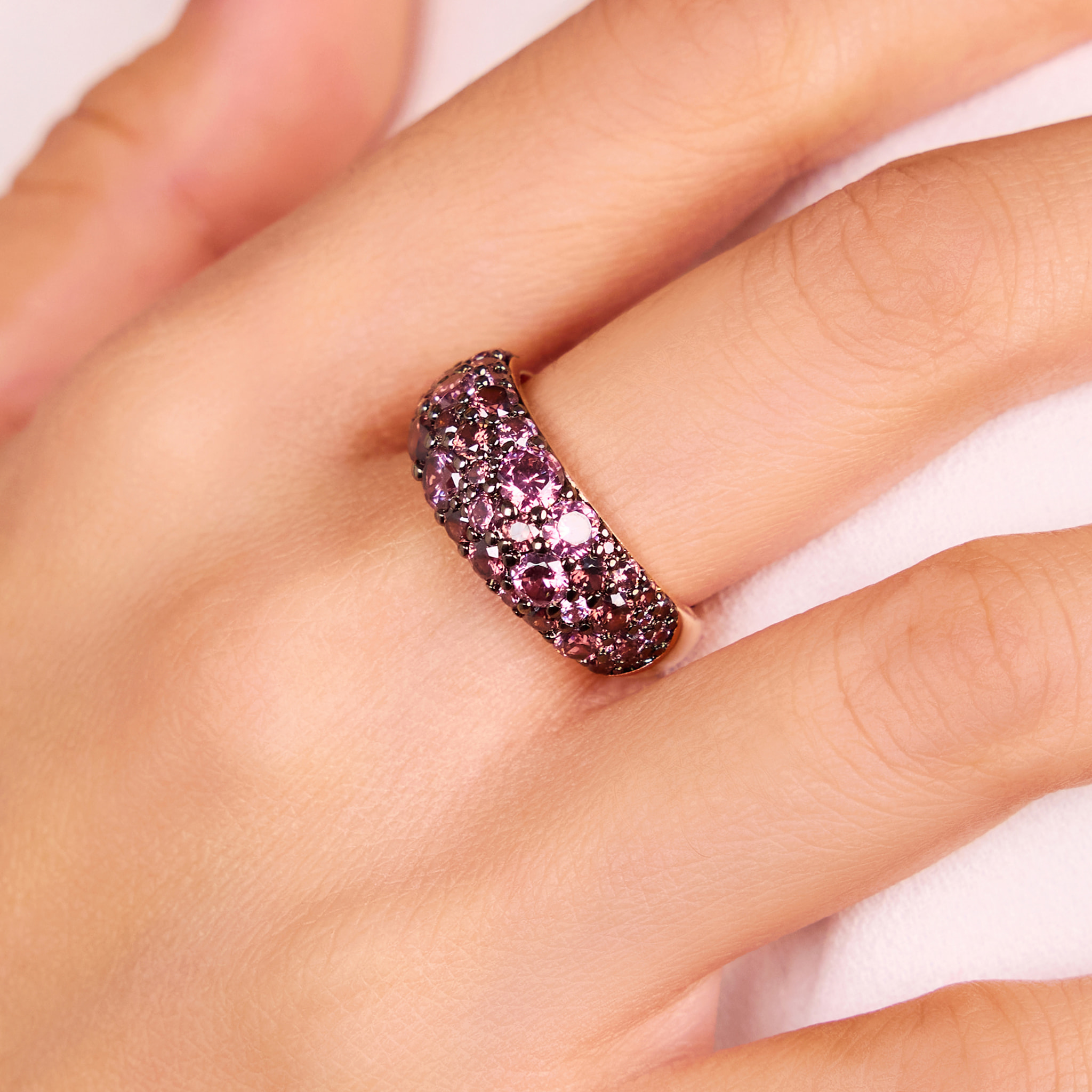 Anello a Fascia con Pavé di Cubic Zirconia Viola Scuro