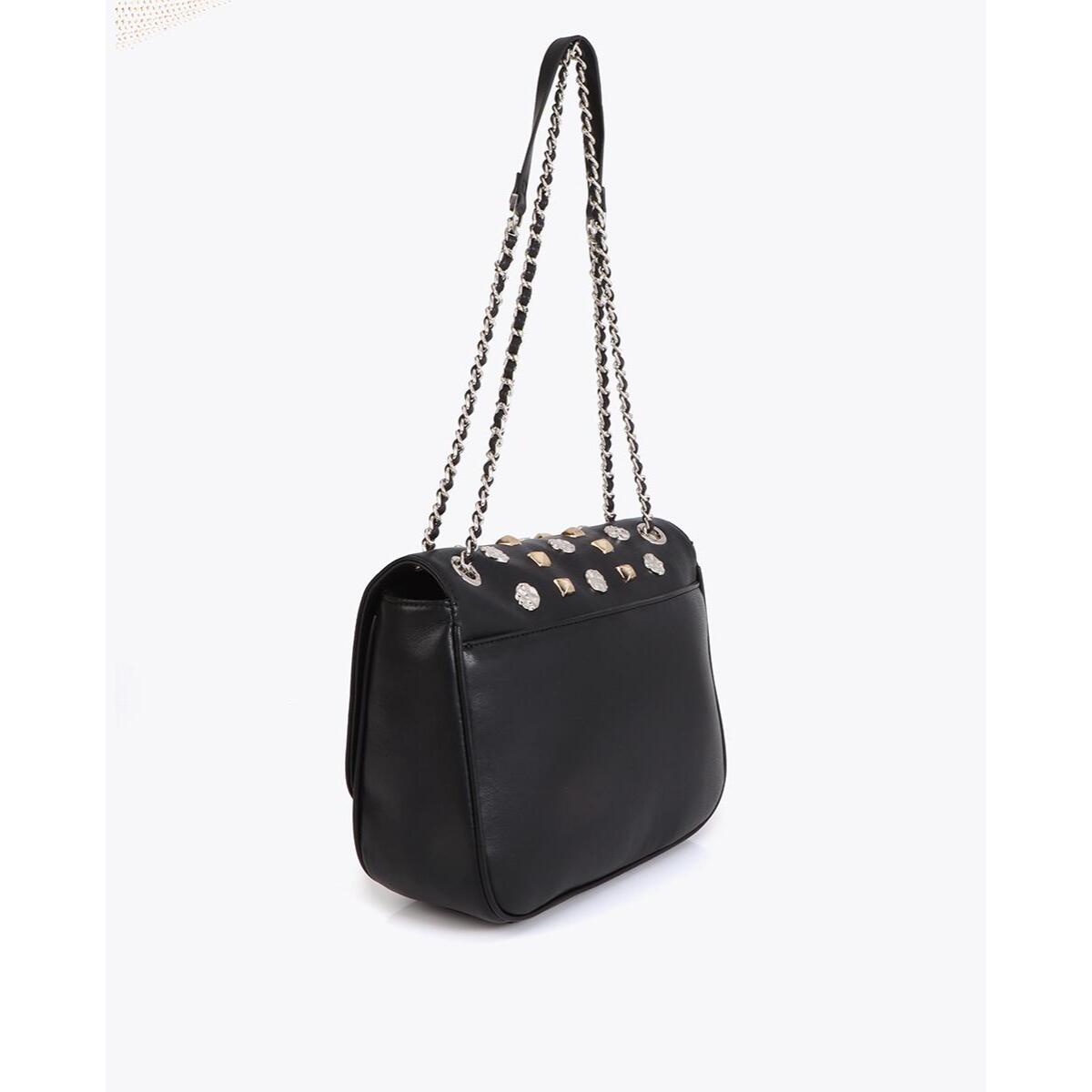 Borsa a tracolla con patta e borchie oro e argento