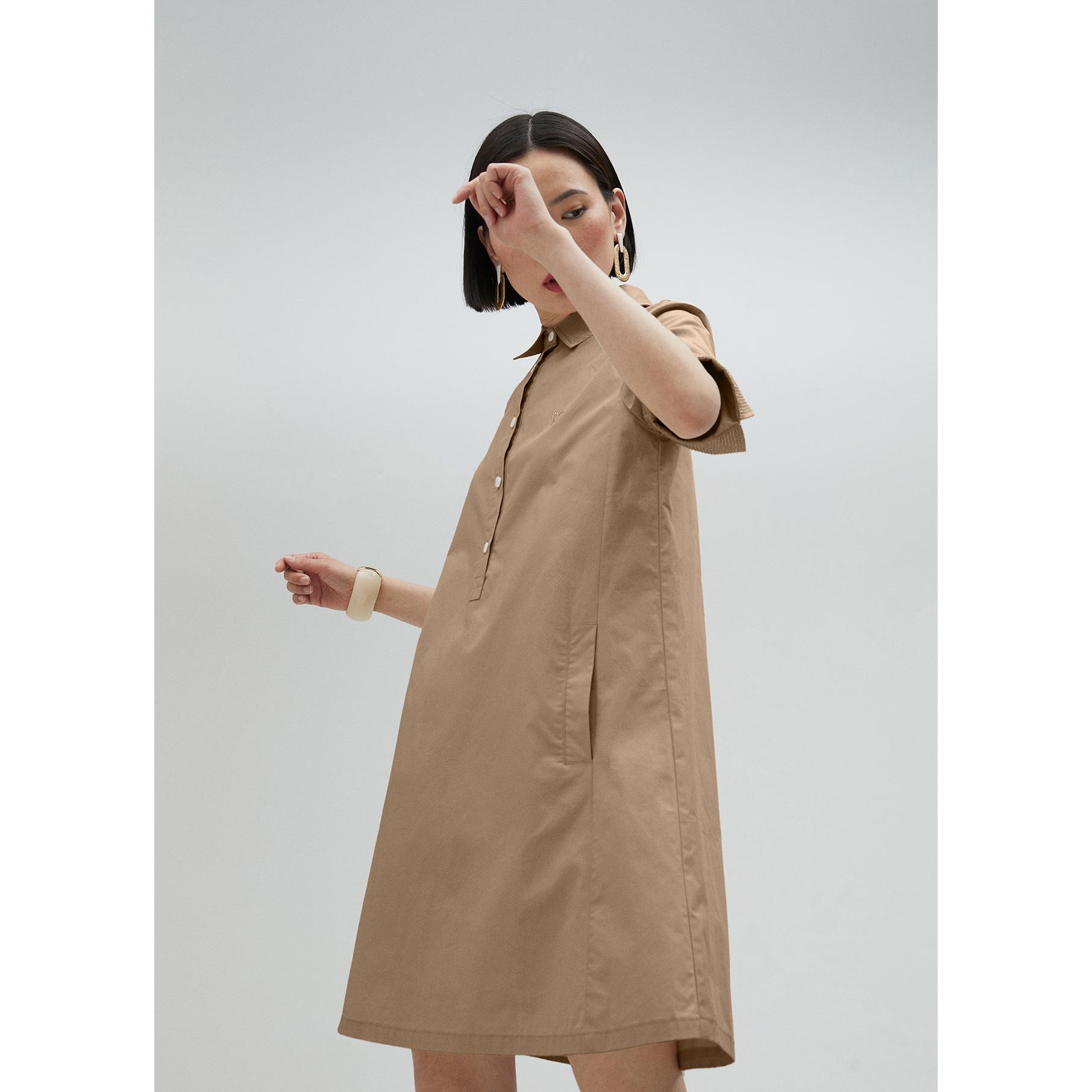 Vestito dettaglio strass sulle maniche