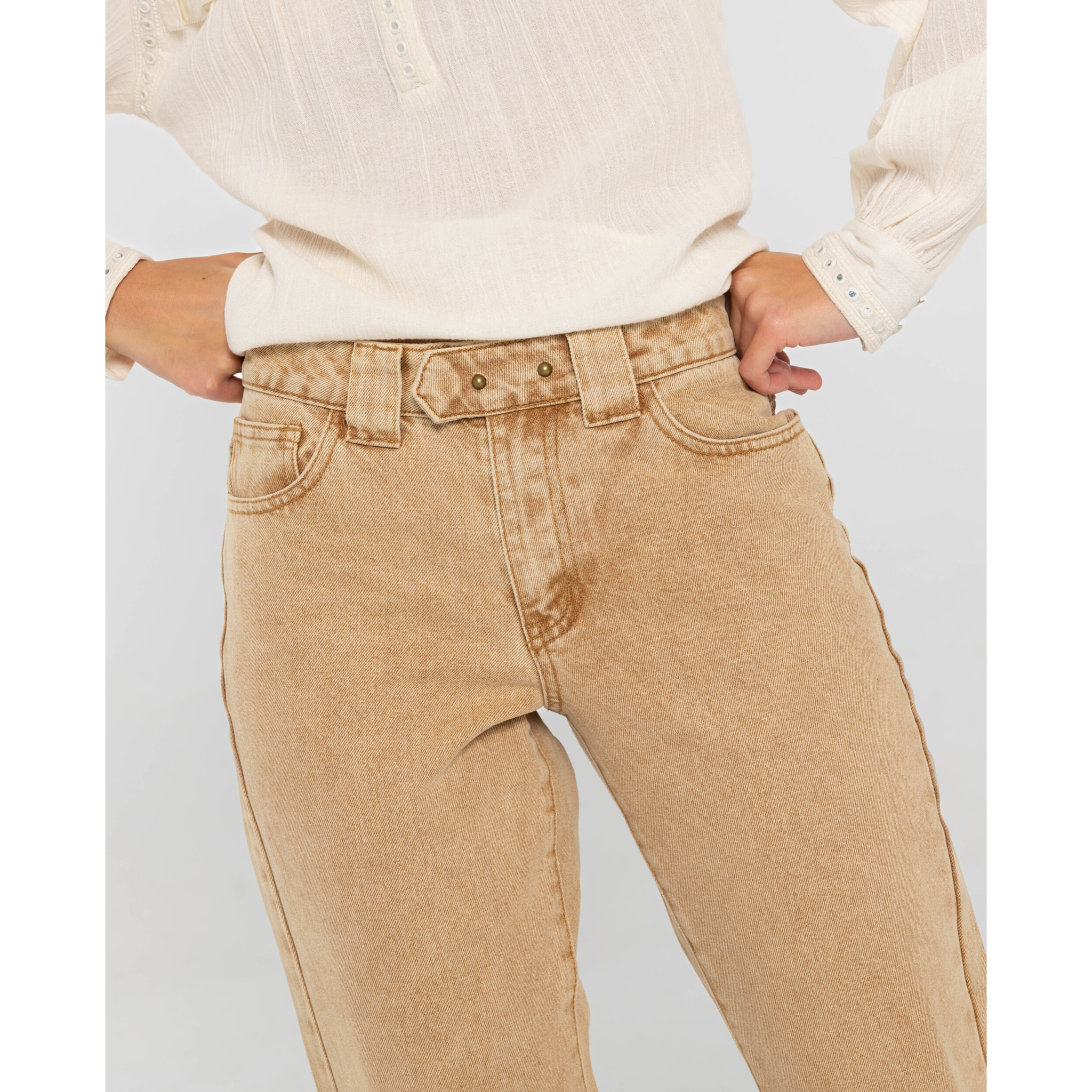 Vaqueros de tiro medio con corte recto de mujer