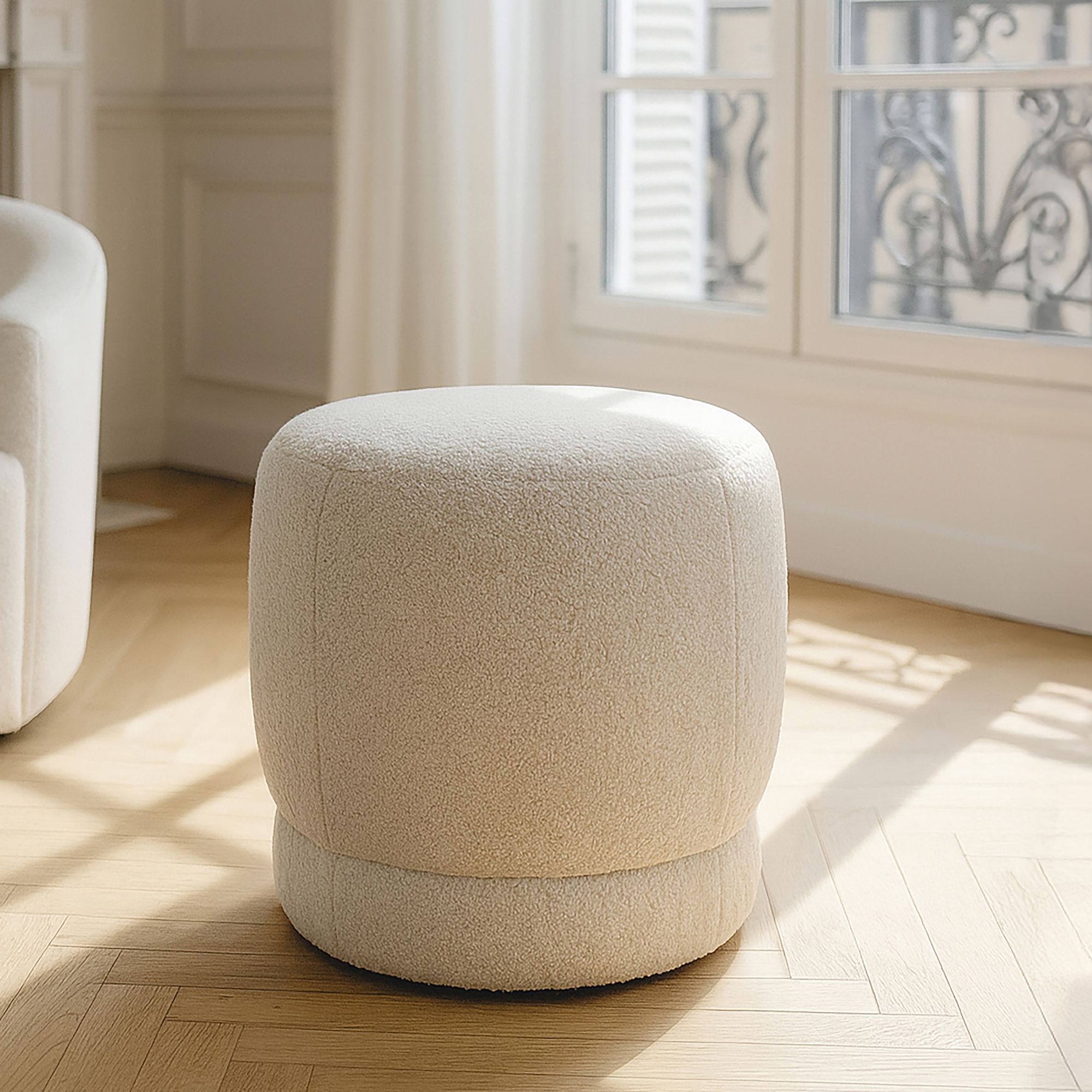 Pouf en tissu bouclette beige et structure en bois  MALO