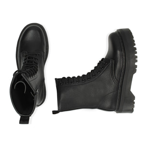 Anfibi neri bottalati